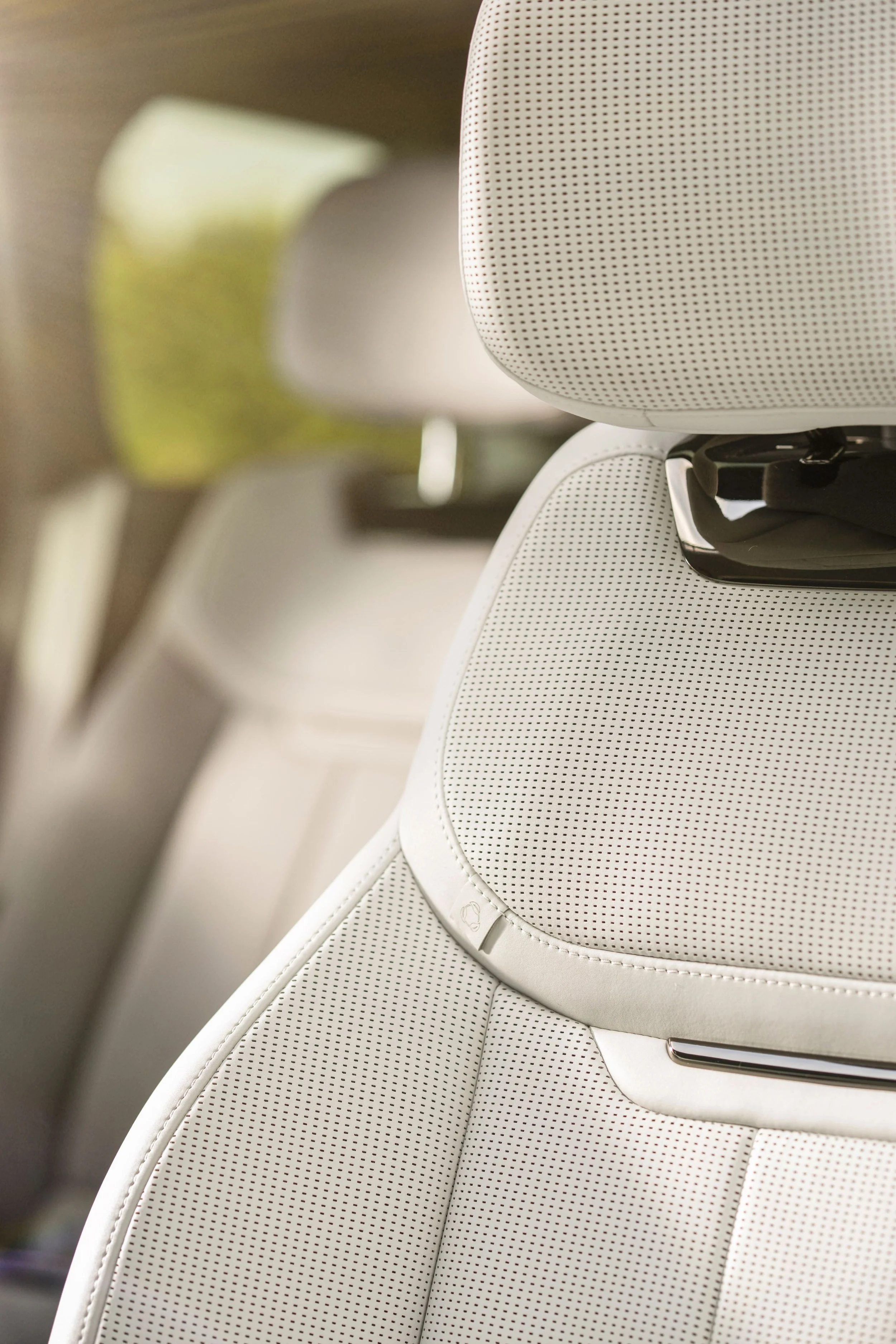 IOM23_RANGE_ROVER_ANDREW_MUSEUM_SEAT_DETAILS_2049_SR3 2.jpeg