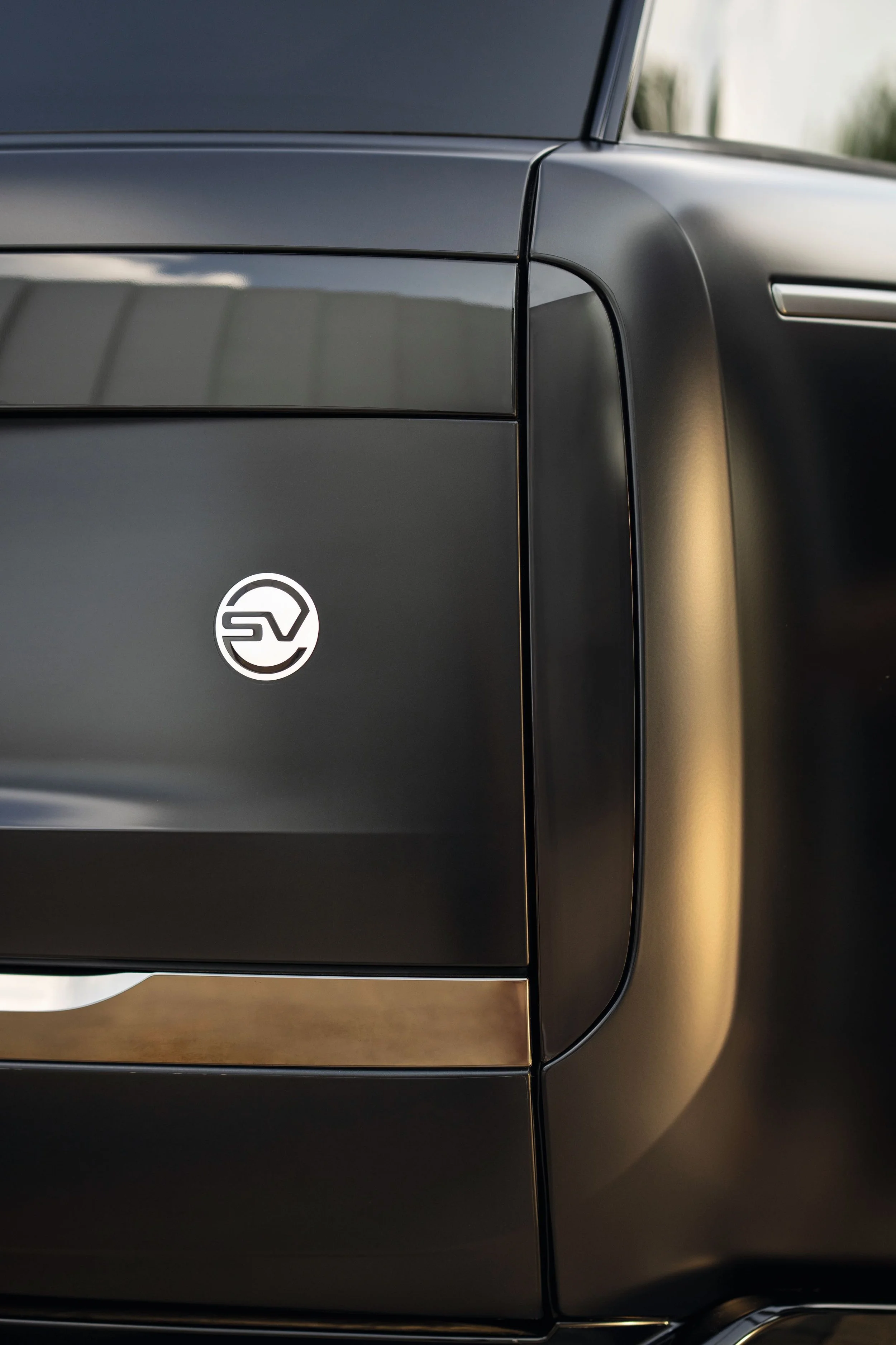 IOM23_RANGE_ROVER_ANDREW_MUSEUM_SV_DETAIL_2268_SR2 2.jpeg