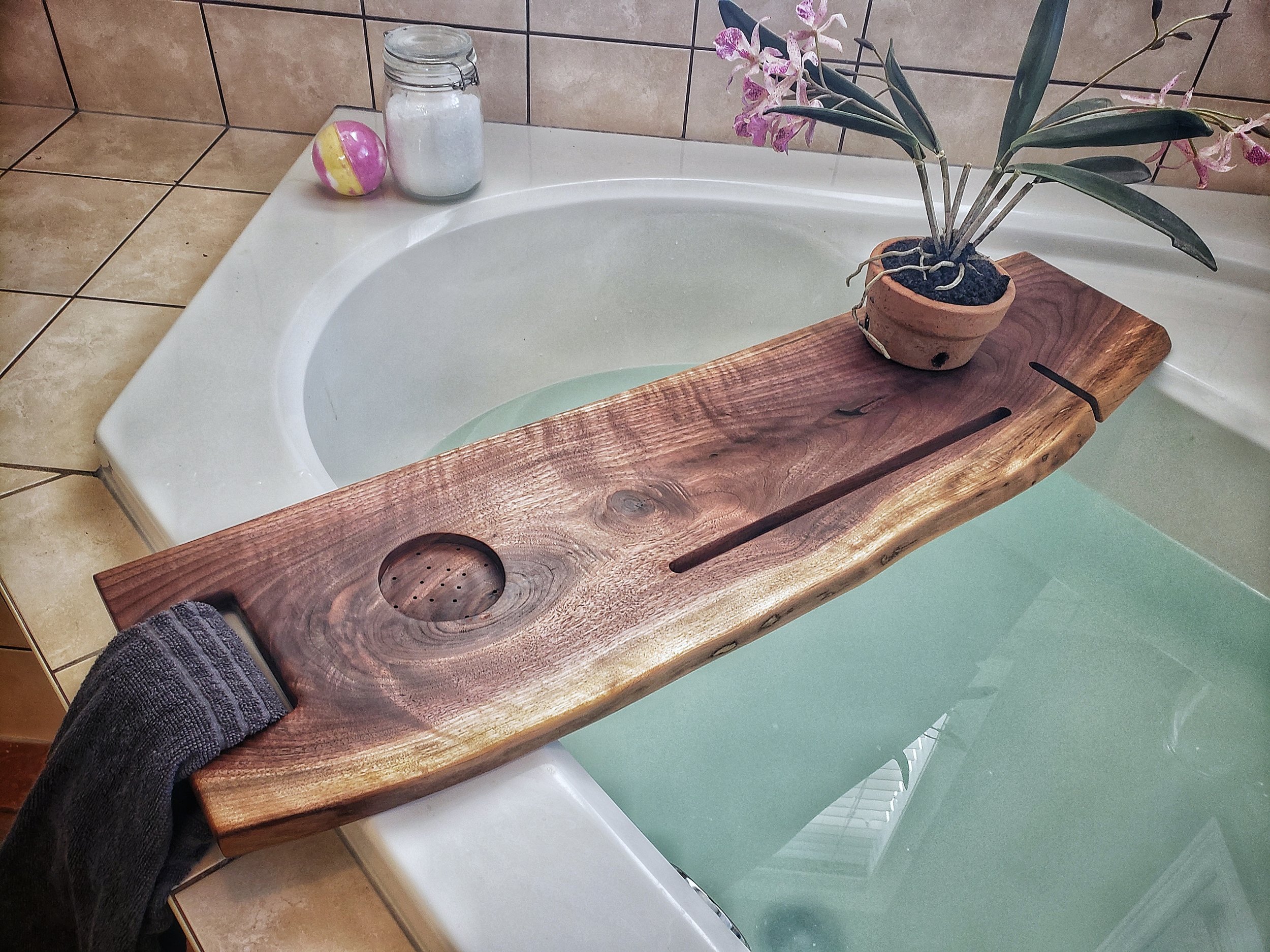 Live Edge Bath Caddy Walnut 