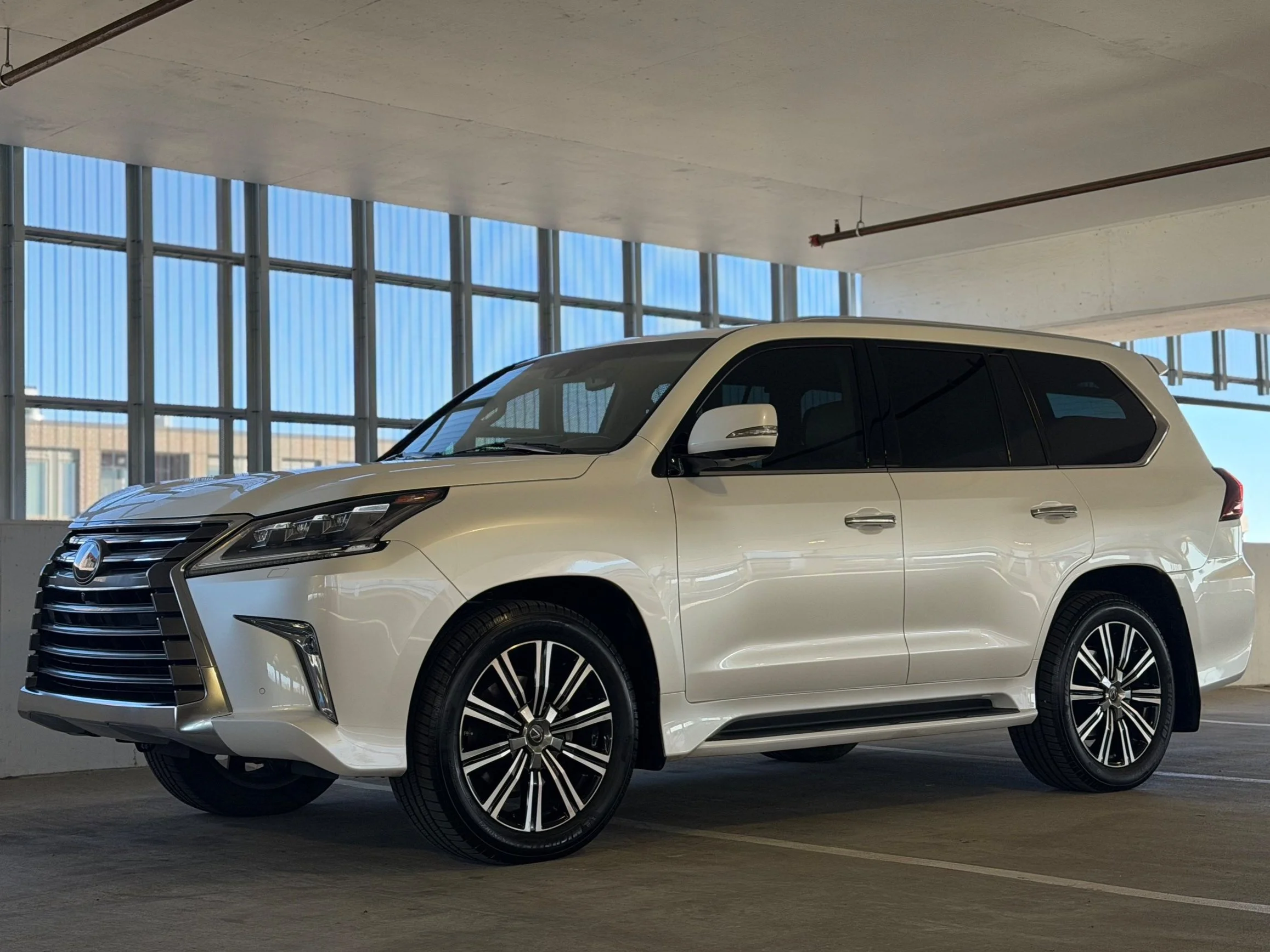 Lexus LX 570 Three-Row