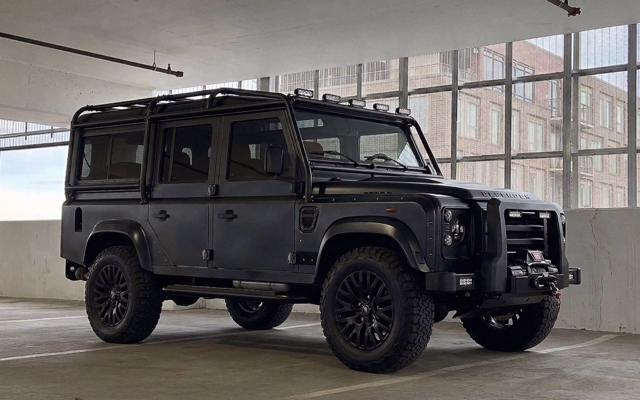 E.C.D.  Land Rover Defender 110 - LS3 Engine