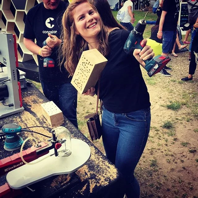 When Isabelle is not helping bees by drilling holes into stones, she helps our clients to get more attention through (event) PR.