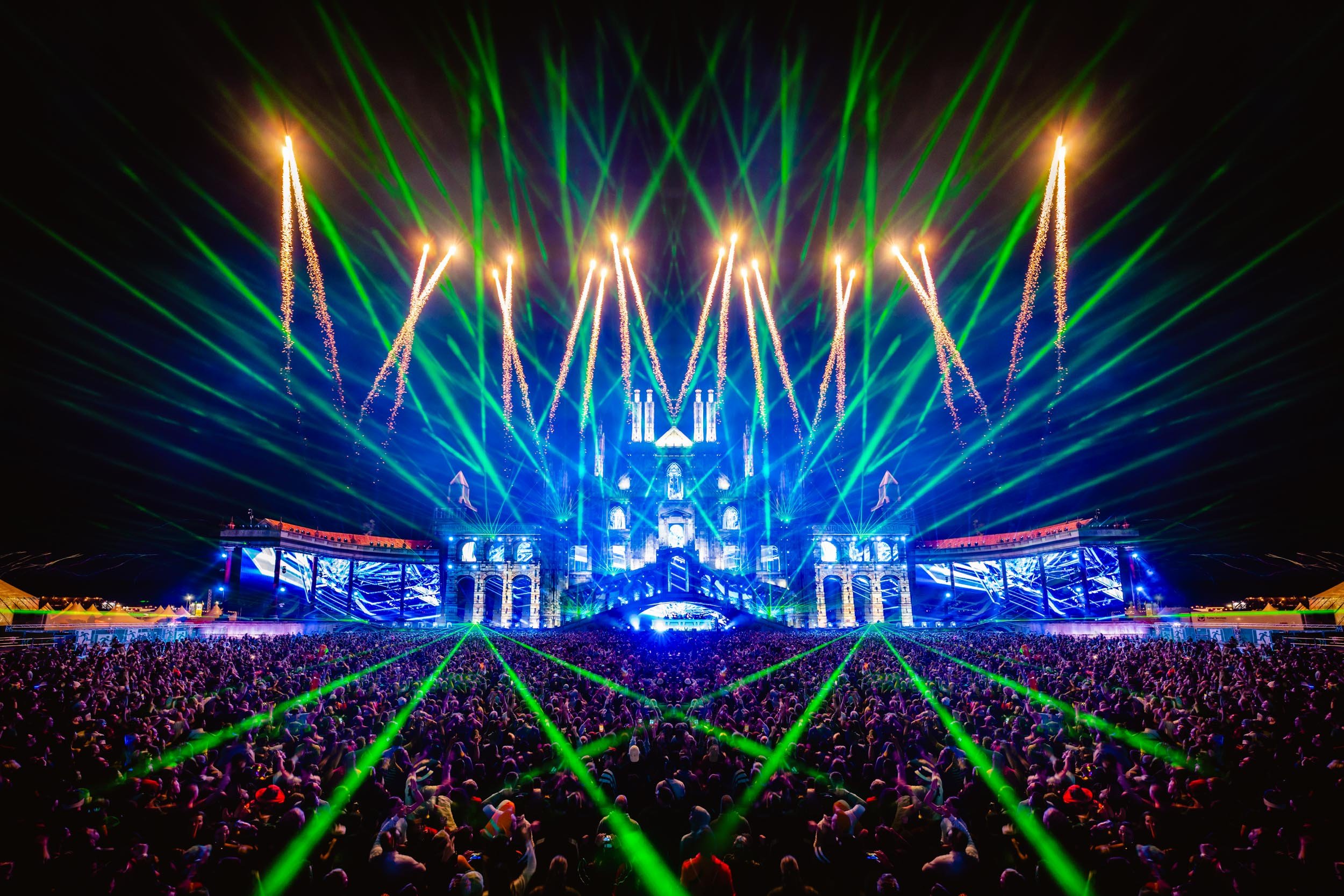 laser-lichtshow-pyrotechnik-event-festivalfotograf-.jpg