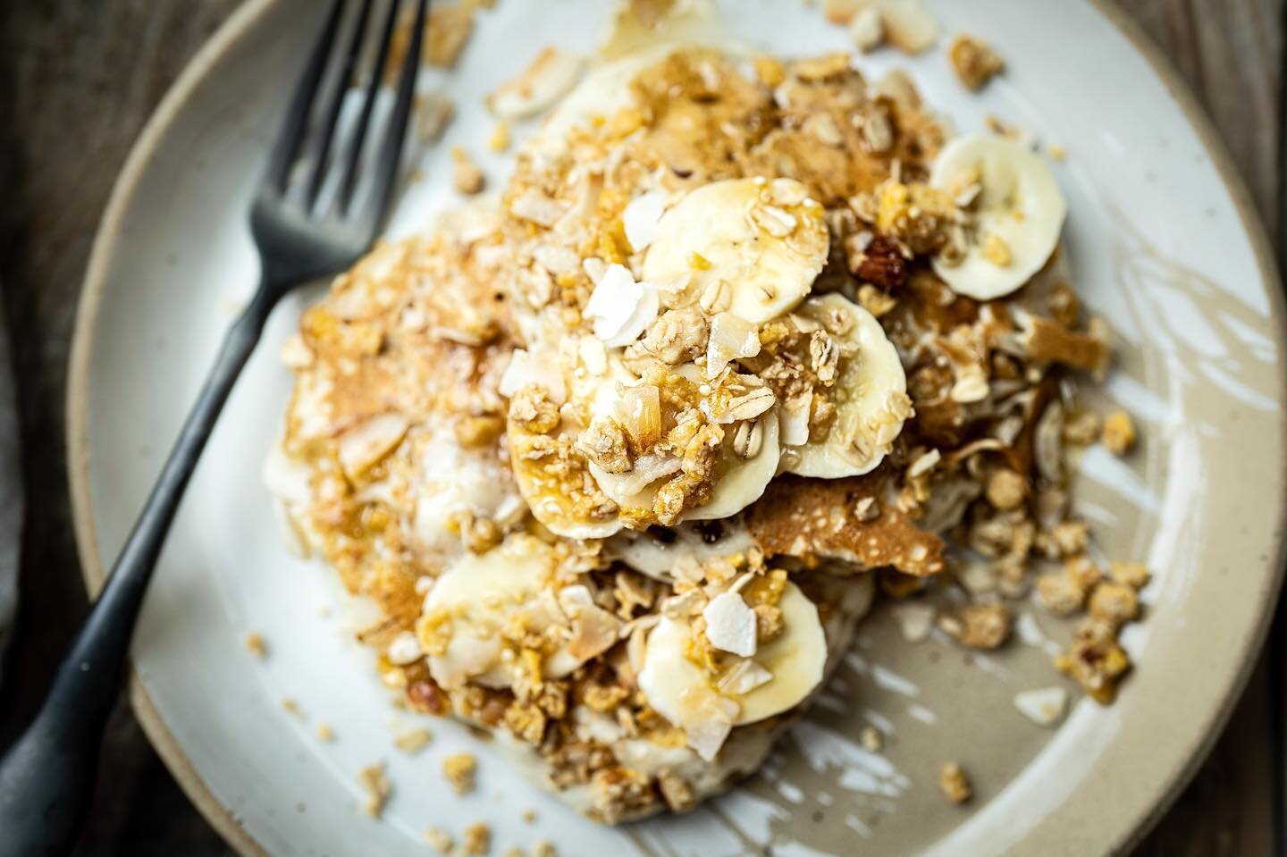 Craving summer? Tired of the rain and snow? Well these little coconut granola banana pancakes can help make you feel like you’re sitting in the sun somewhere tropical with a cool ocean breeze….well maybe 😉
So now either make your pancak