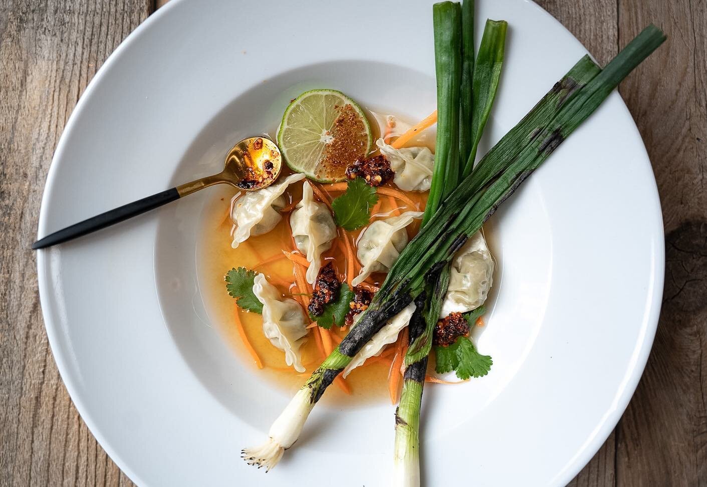 Wontons in pho broth. Yum.
(Wontons are store bought-broth is bought as well then just jazzed up a little) a little carrot, a little cilantro, a little lime and a little chili crisp and the charred green onions are just showing off 😉
Fast, easy, he