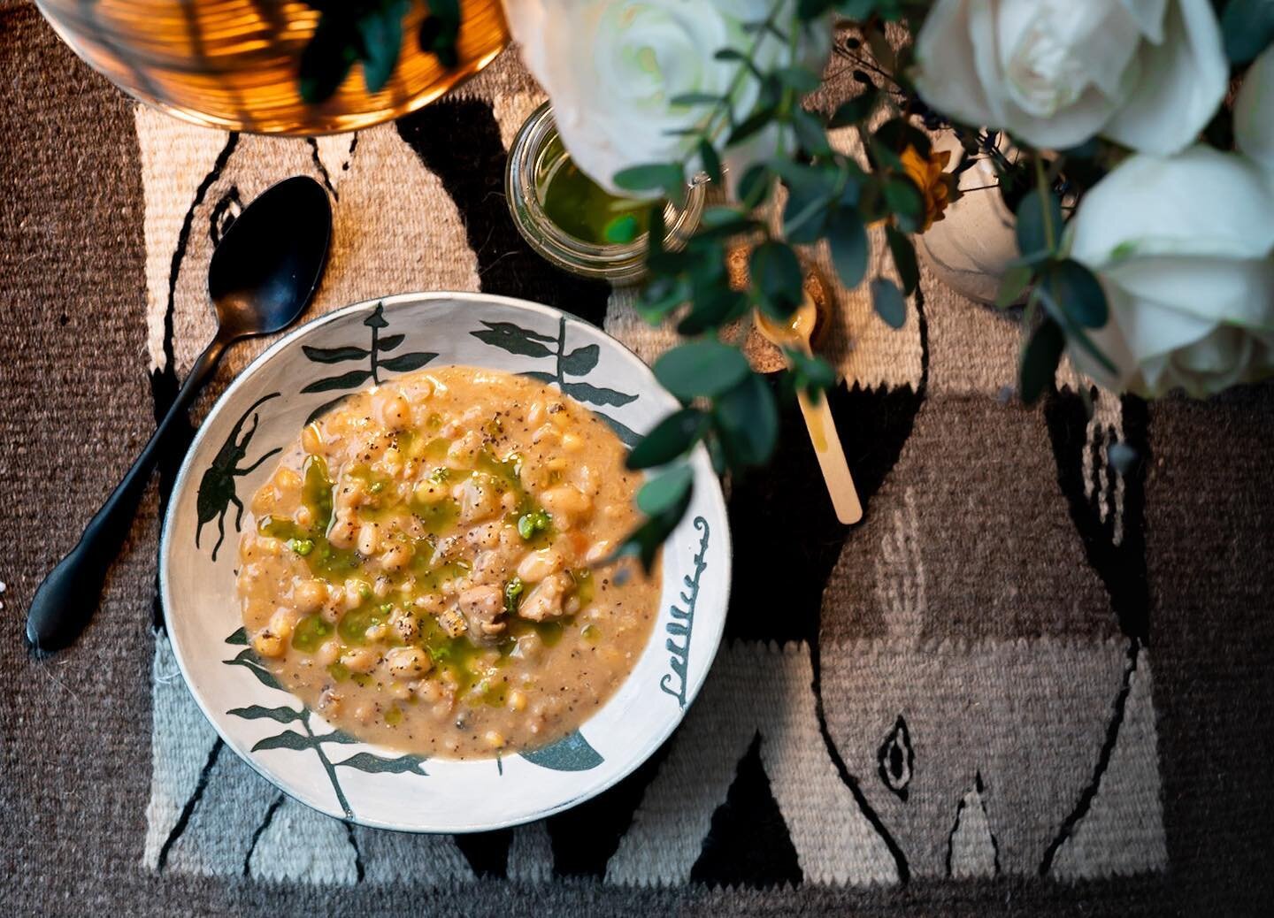 This soup is so freaking good-seriously surprisingly good. One of the nice parts about this soup is again-it’s super easy and comes together so fast and I LOvE that about good food!
It doesn’t have a name-it’s just “white bean