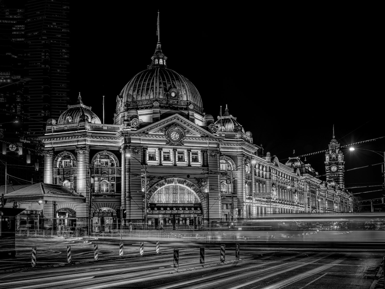 Nightfall at Flinders Station: Category - Buildings