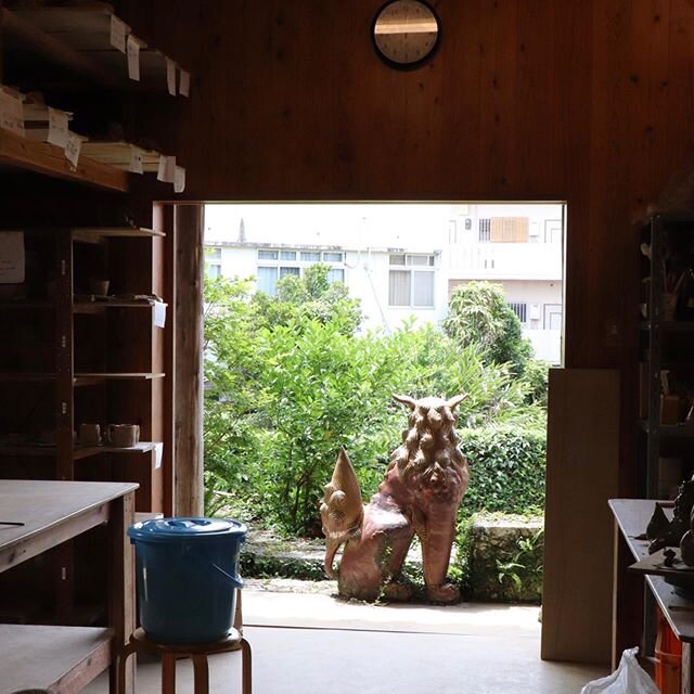 【6月の体験受け入れについて】﻿
﻿
５月２２日(金)より、陶芸体験の再開を予定しております。﻿
当面は、現在の状況を考慮し、以下の体制での実施となります。﻿
﻿
﻿
①ご予約は、ご予約日の1ヶ月前から可能。﻿
ただし、状況に応じて、育陶園 やちむん道場の営業ができない場合には、こちらからご連絡をさせて頂き、﻿
ご予約のキャンセルをさせて頂く場合もあることを、ご了承ください。﻿
﻿
② 緊急事態宣言が出されている地域、及び、沖縄県外からの来県自粛要請が解除されるまでは、沖縄県内にお住まいのお客様
