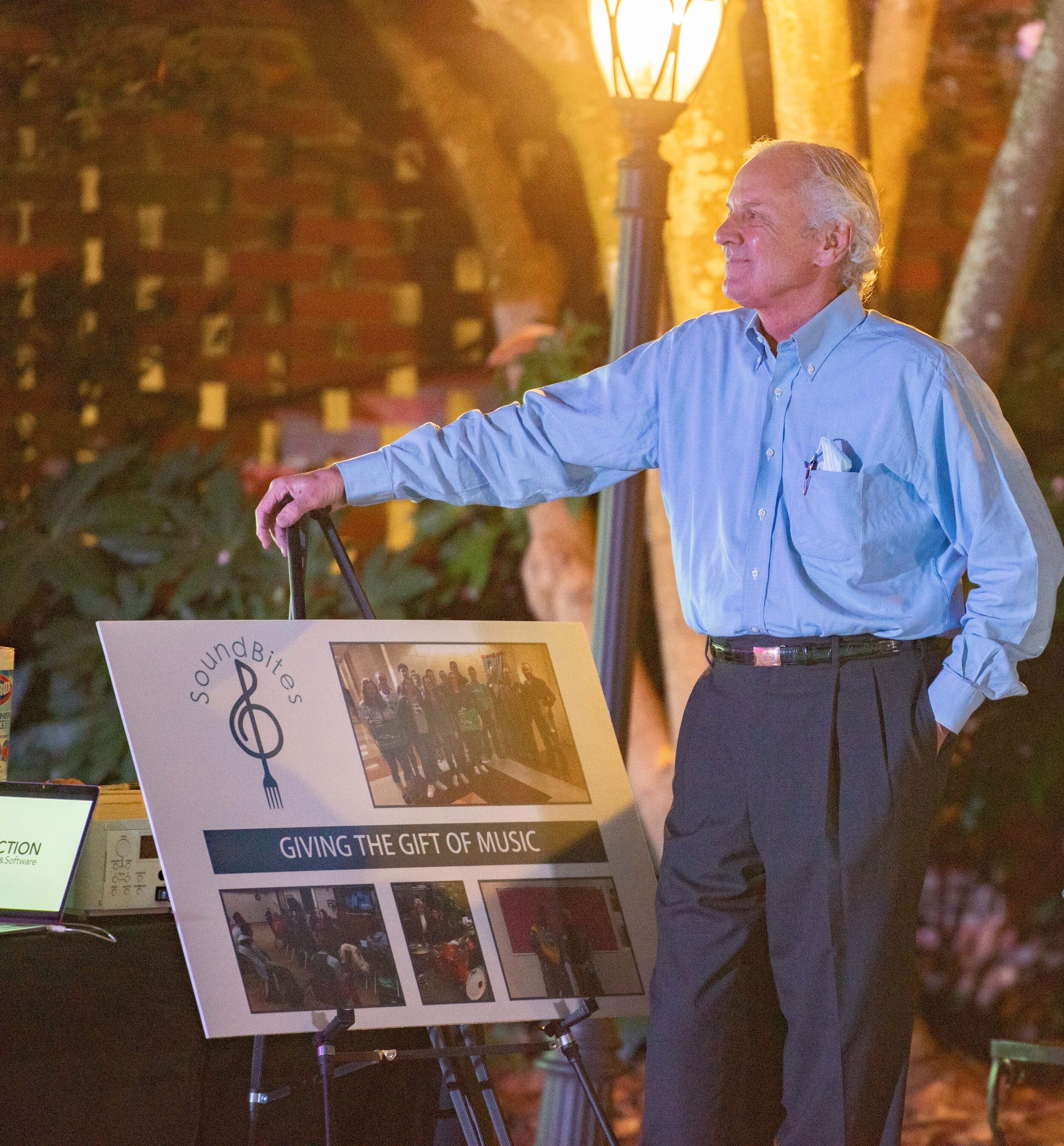 Governor with sign.jpg