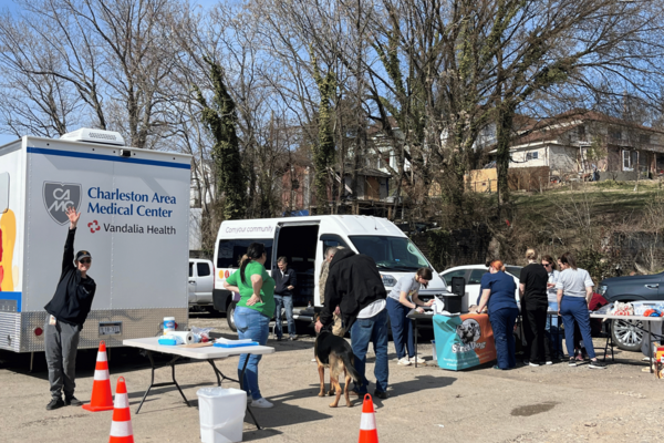 Community Care Mobile Unit partners with Street Dog Coalition in Charleston