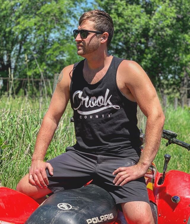 Yea, I&rsquo;m totally being natural right here.. riding a quad in nice cloths, that are perfectly clean, whilst contemplating and staring off into the distance, as if I&rsquo;m busy solving the worlds problems.  Totally natural..🤪😂😂. Not a staged