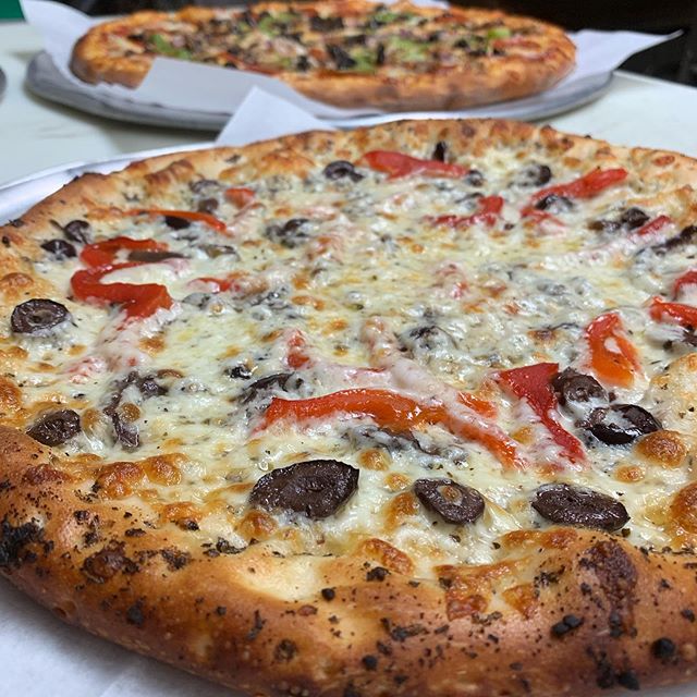 We know you want a slice of this 😻 #pizza #delivery #losangeles #food #foodie #dinner #dtla #yum #nomnom #instafood #pizzeria