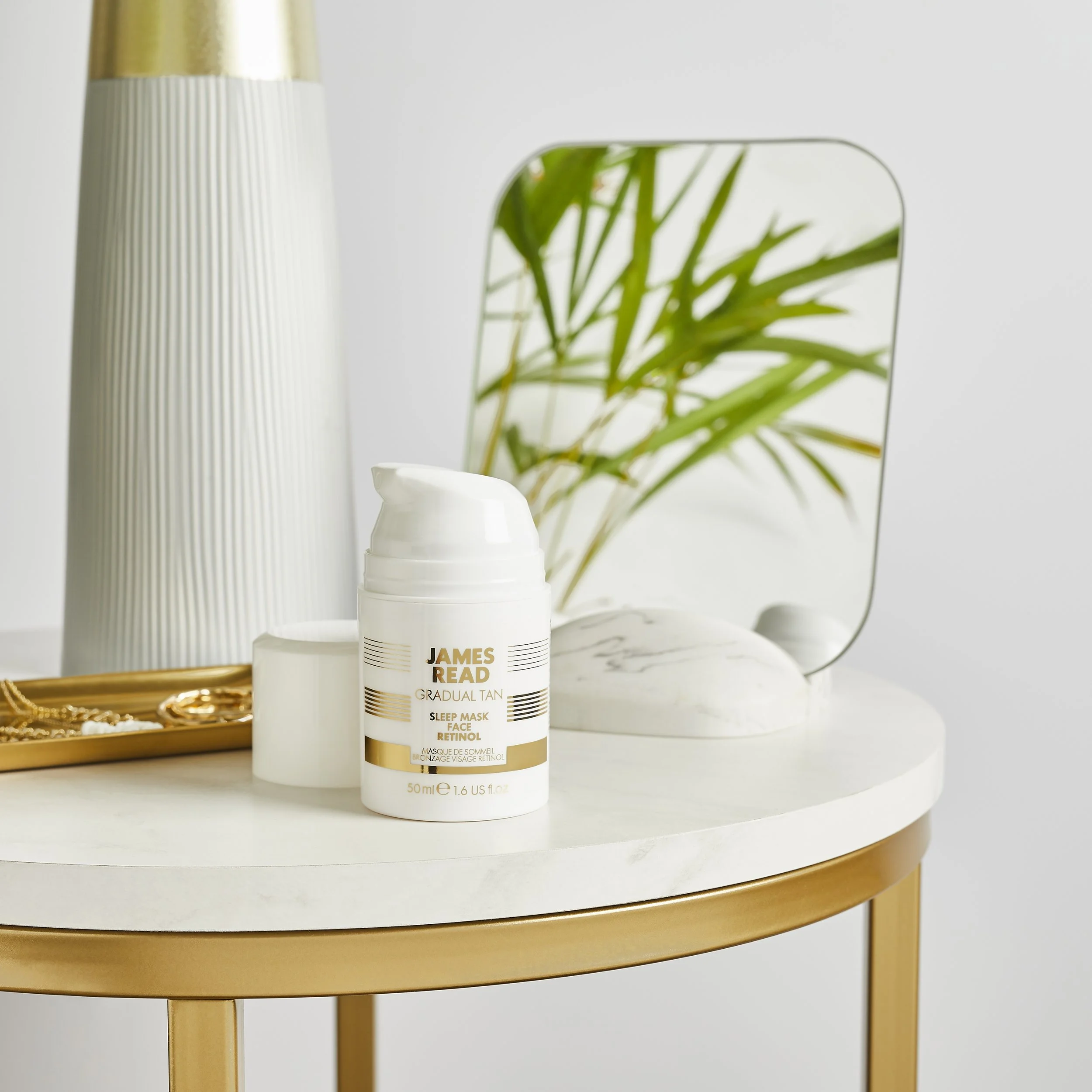 Lifestyle beauty product photographer 