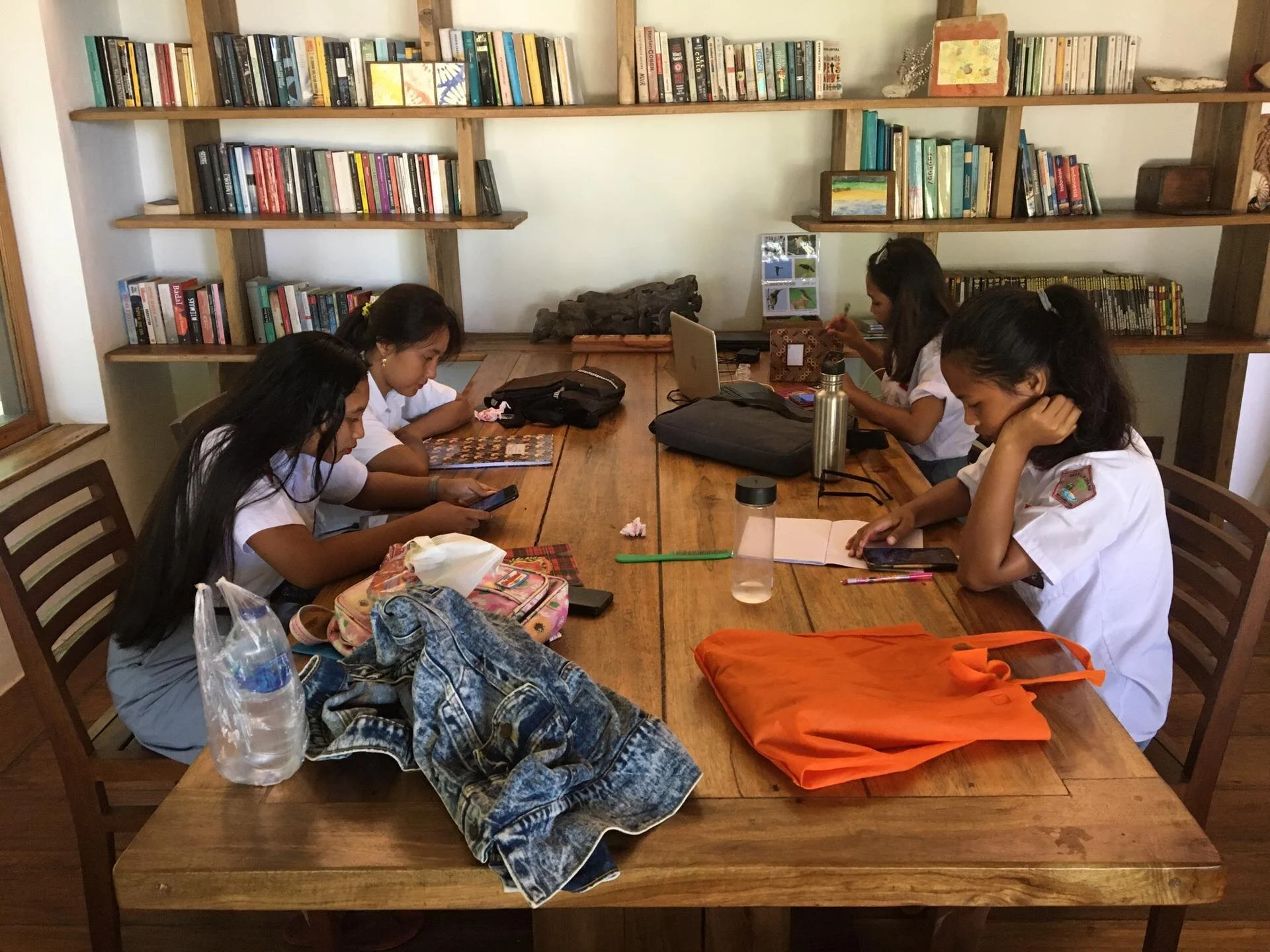 Our 2020 fundraising campaign: Help us provide Bangka’s kids with Wifi access and SCUBA training