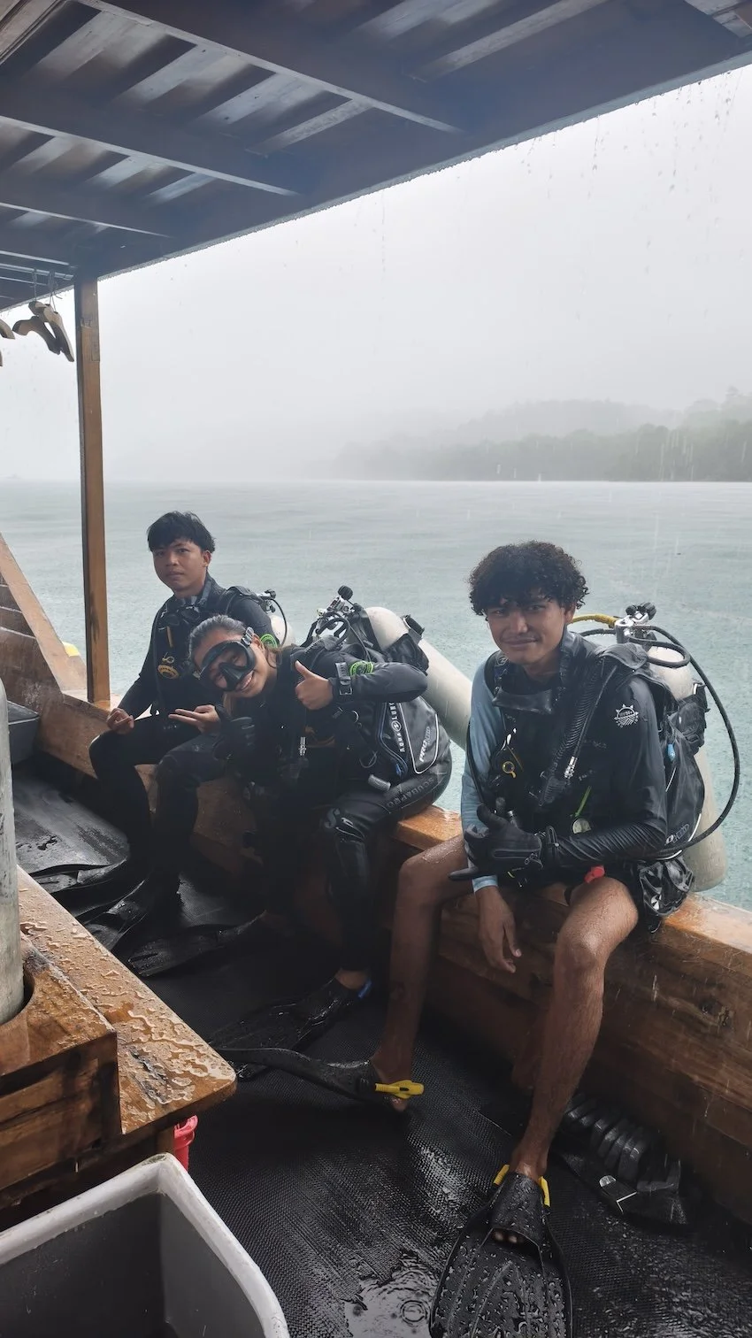 NTTI - The divers _ para penyelam.jpg