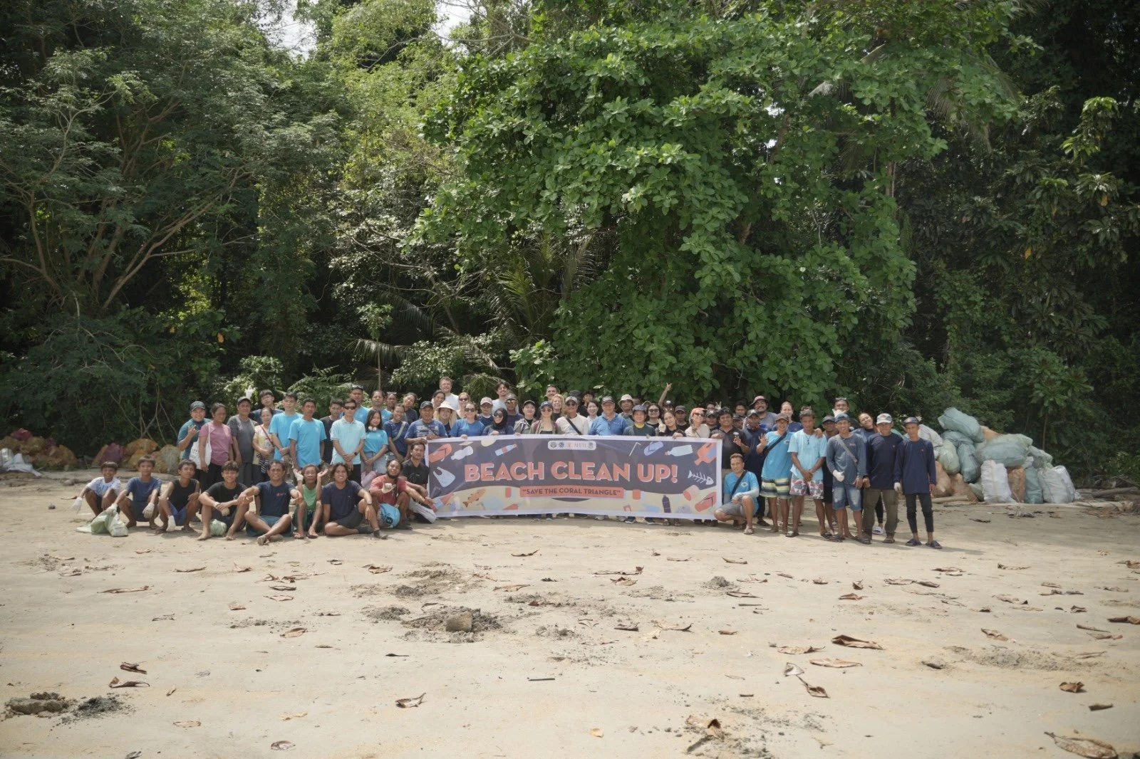 Global Ocean Beach clean-up at Bunaken Marine Park