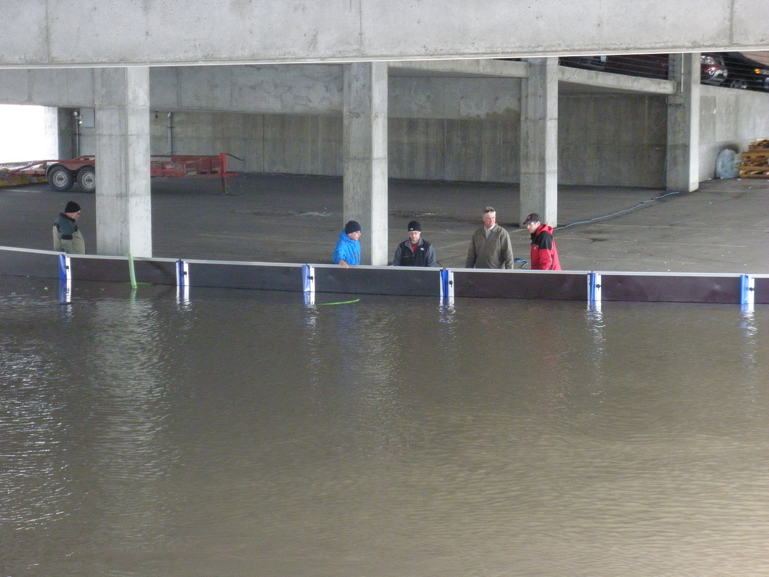   Mitigación de inundaciones desplegable   Otorgada certificación del máximo nivel para barreras contra inundaciones  - Perímetro - Aberturas - Edificio integrado - 