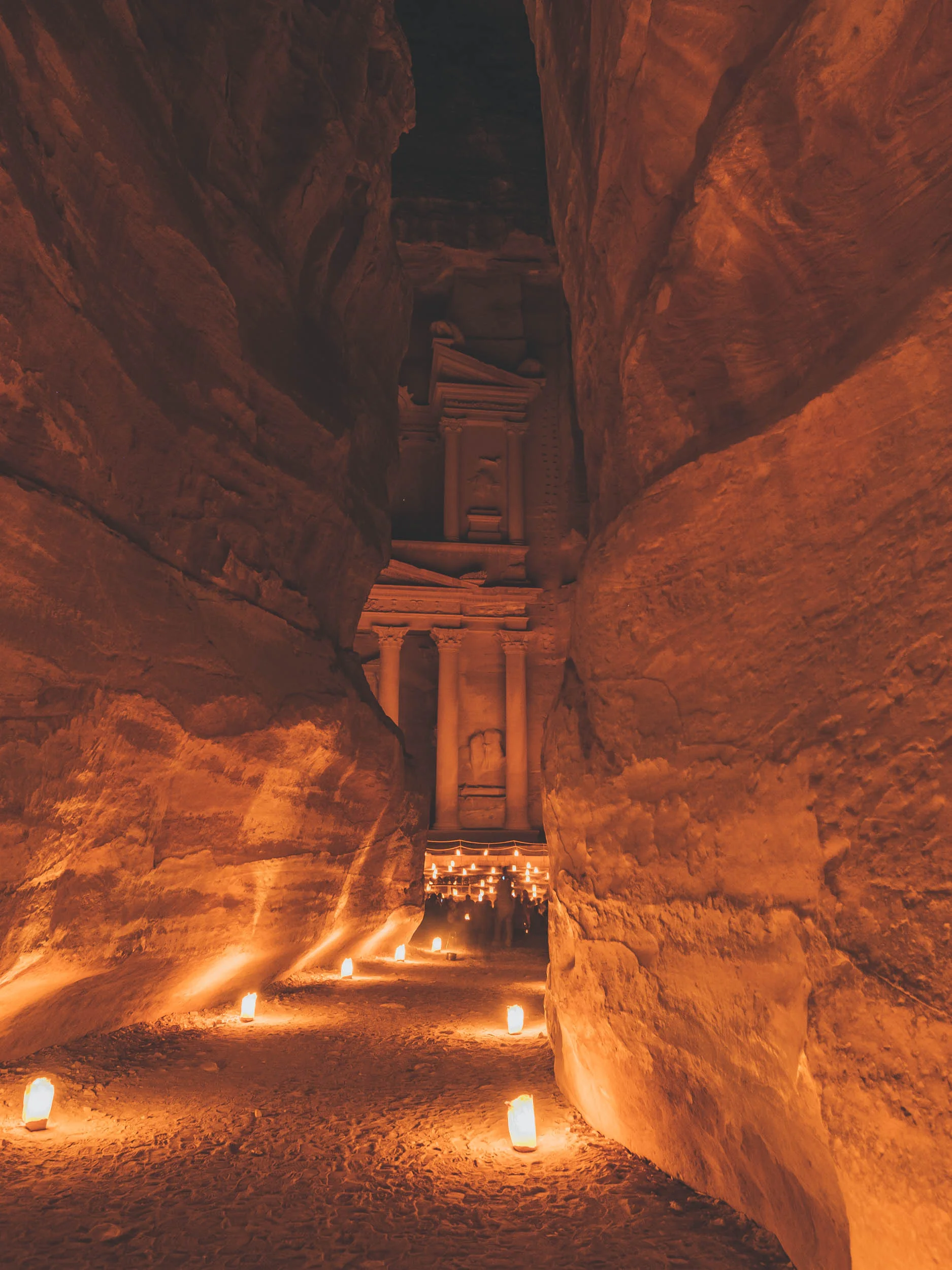 10 day road trip in Jordan, visiting places such as Jerash, Dead Sea, Red Sea, Wadi Rum desert, Petra, King's higtway, Madaba and Amman.