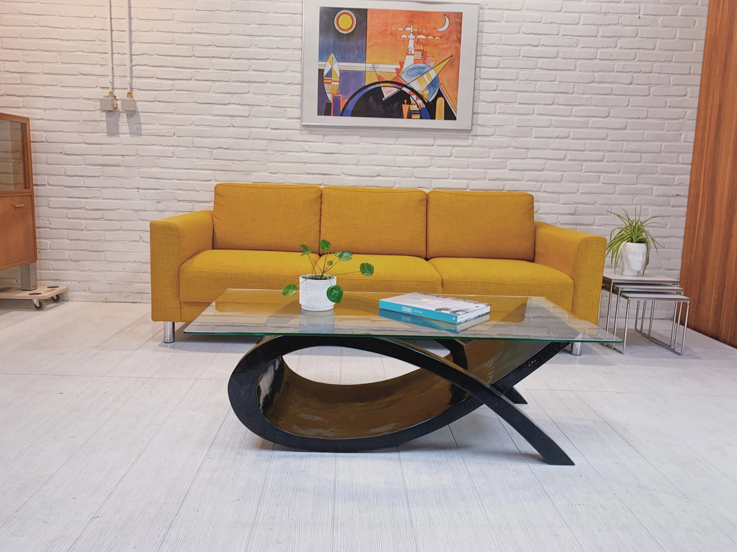 Vintage design coffee table with glass top. — RØMMEL DESIGN