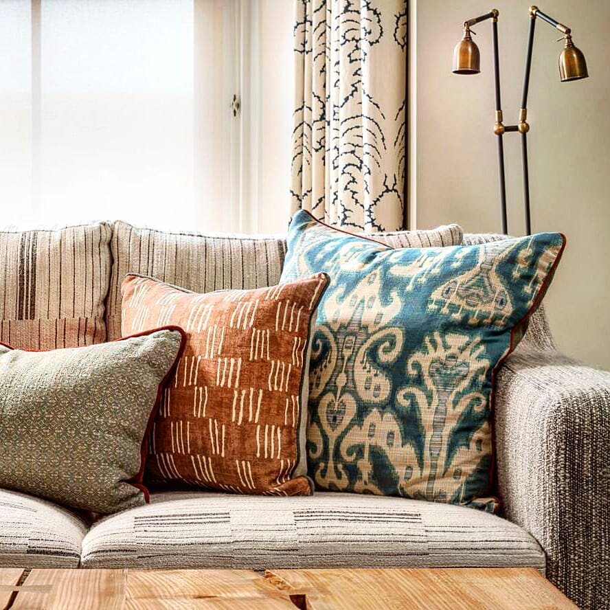 Given it&rsquo;s not quite the weather we're hoping for this Bank Holiday weekend, finding an inviting spot to curl up with a good book may be in order. 

We designed this living room in a Cornish holiday home to showcase its spectacular coastal view