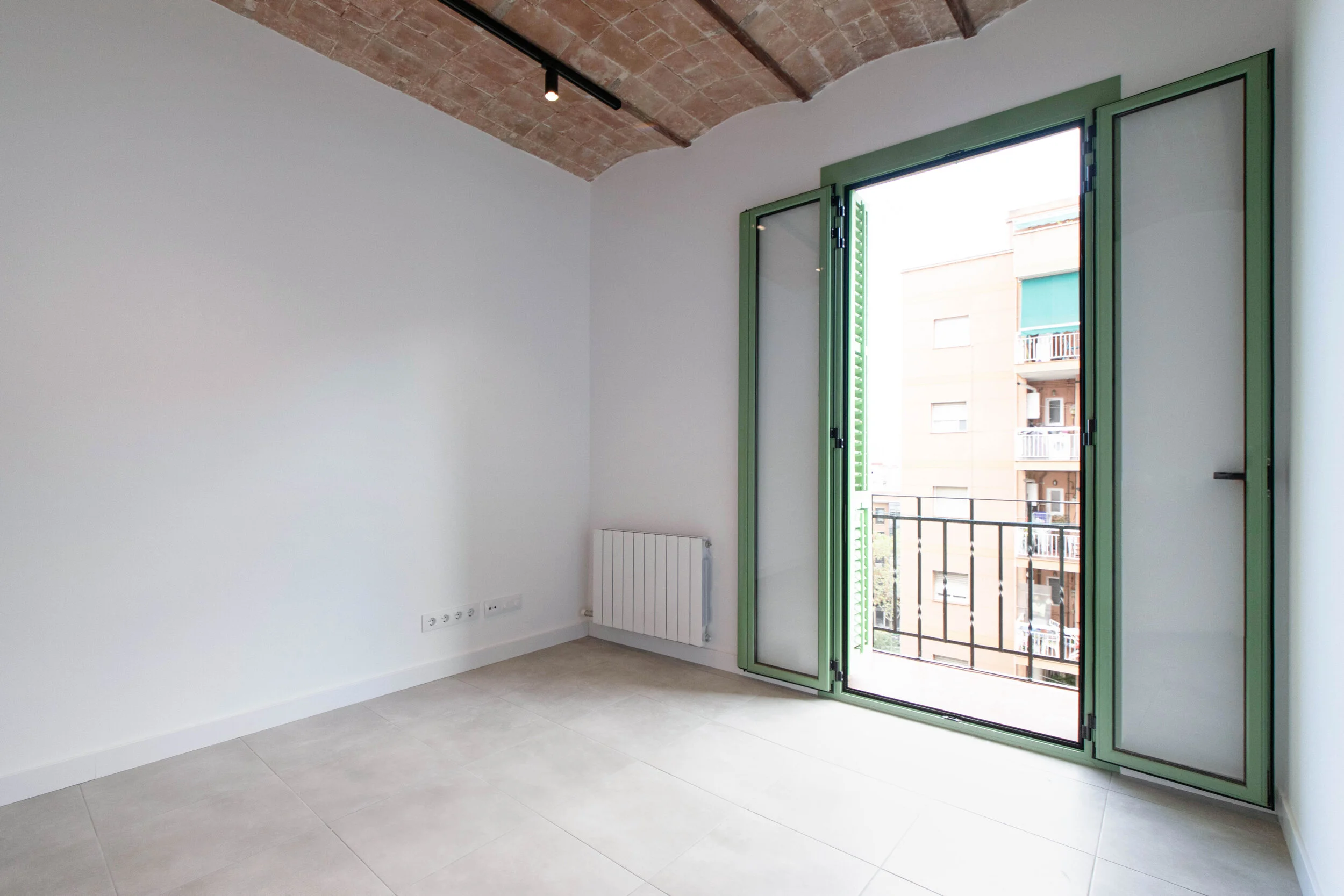 THREE ROOMS_H.jpg