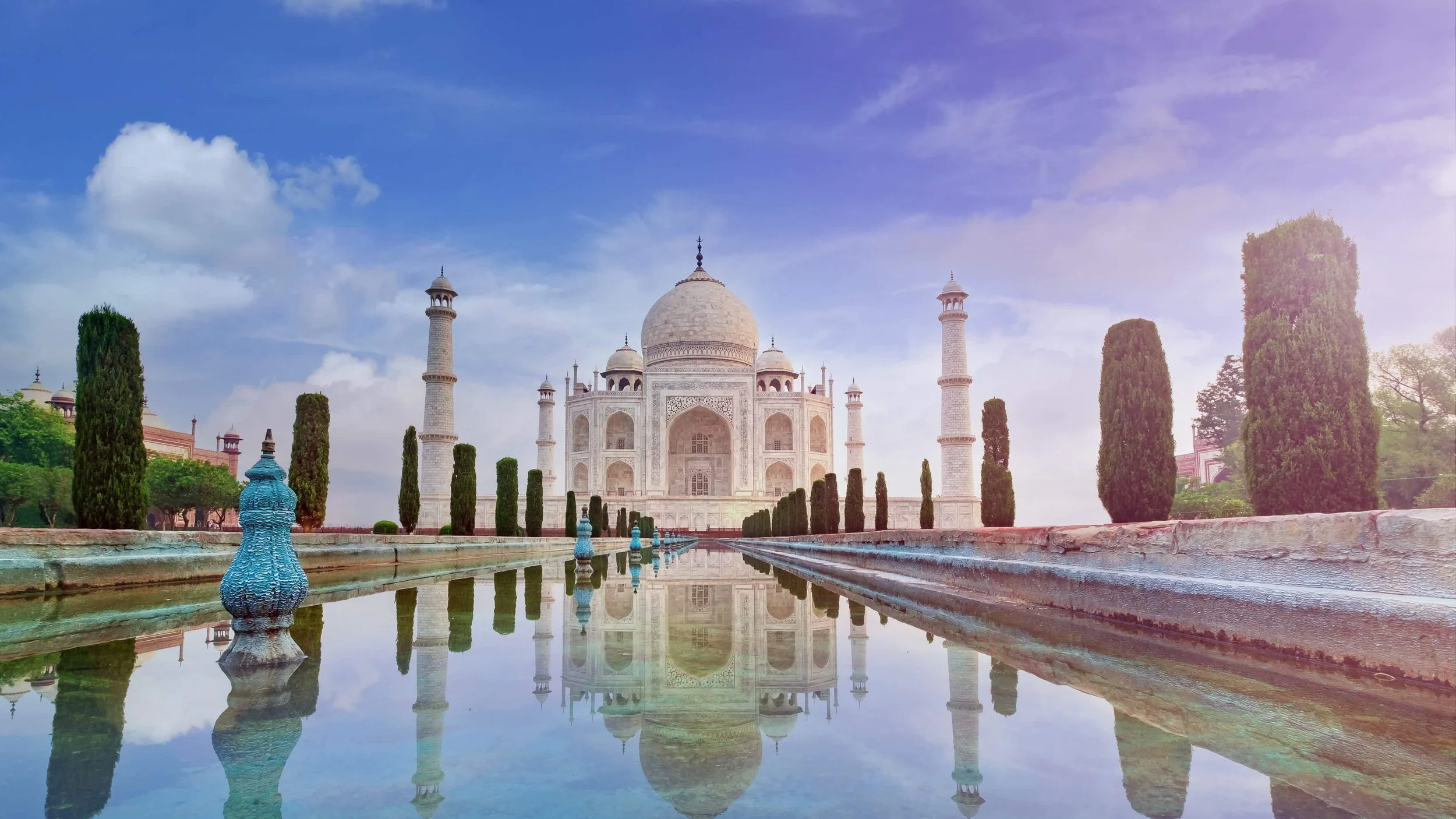 time-lapse-of-taj-mahal-an-ivory-white-marble-mausoleum-on-the-south-bank-of-the-yamuna-river-one-of-the-seven-wonders-of-the-world-free-video.jpg