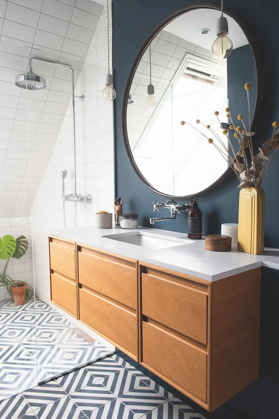 The Nordroom - 25 Inspiring Bathrooms With Geometric Tiles image: P. Wessel