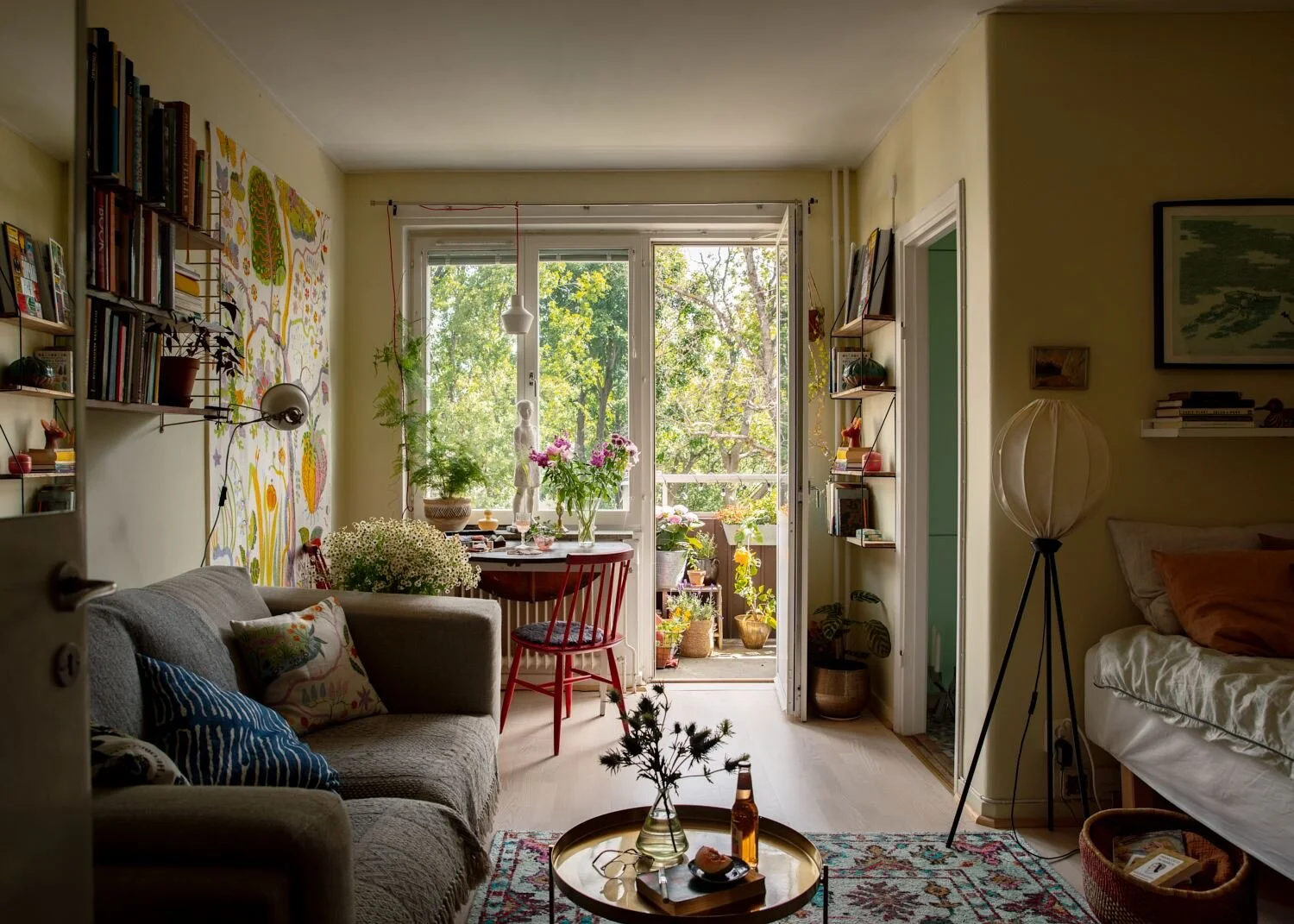 A Cozy Studio Apartment with Soft Yellow Walls | THE NORDROOM | Bloglovin’