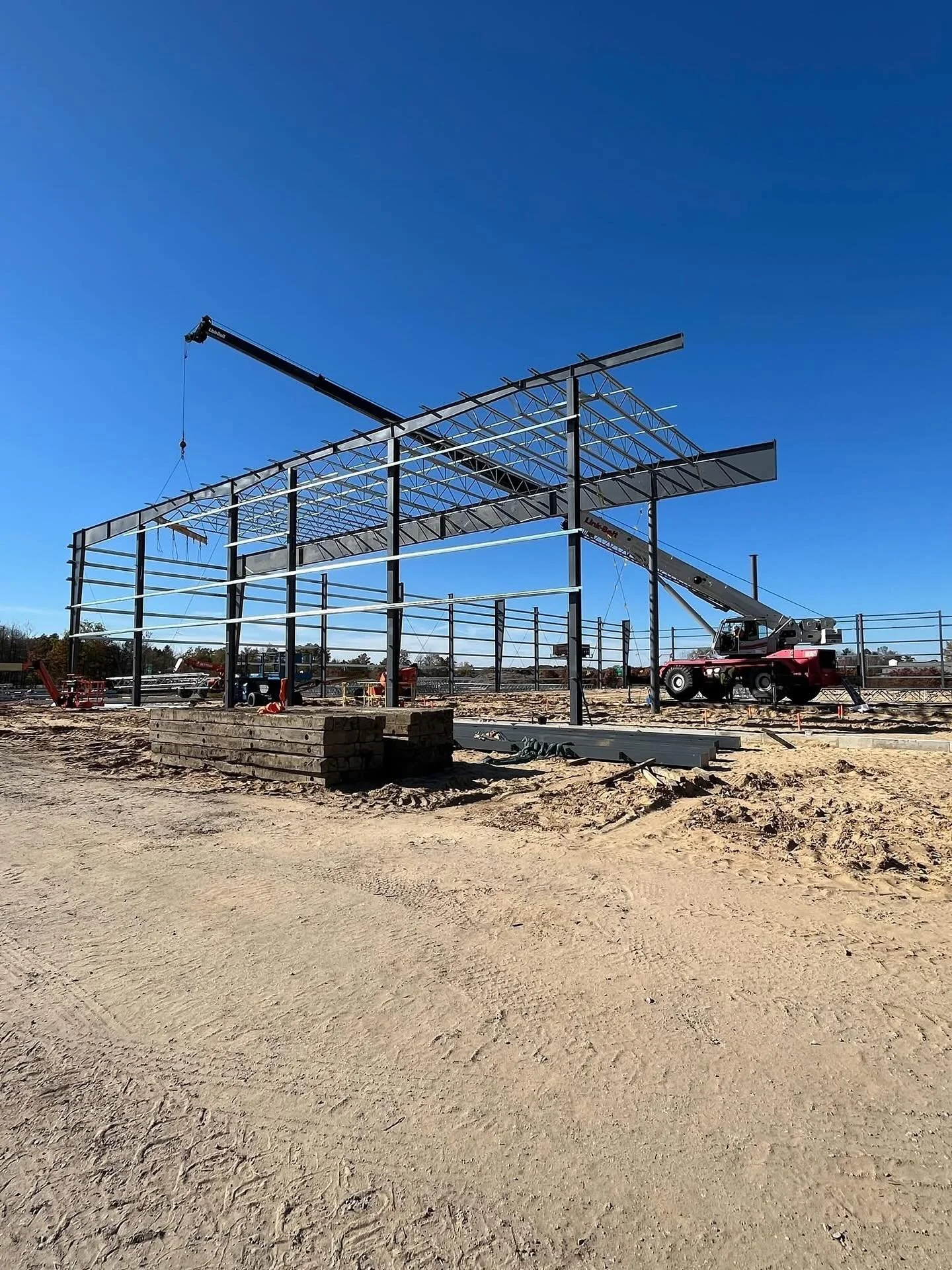 𝐇𝐀𝐑𝐃 𝐀𝐓 𝐖𝐎𝐑𝐊 💪🚜🏗️

Check out the progress on our new building so far! The construction crew has been hard at work and making a lot of strides with updated photos along the way. 

You can see us from the highway now 👋