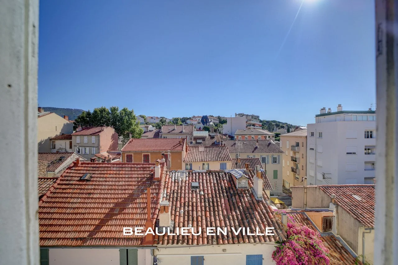TOULON - MOURILLON - T2 - 50 M2 - VUE DÉGAGÉE TOITS - PROCHE PLAGE - 209 000 €