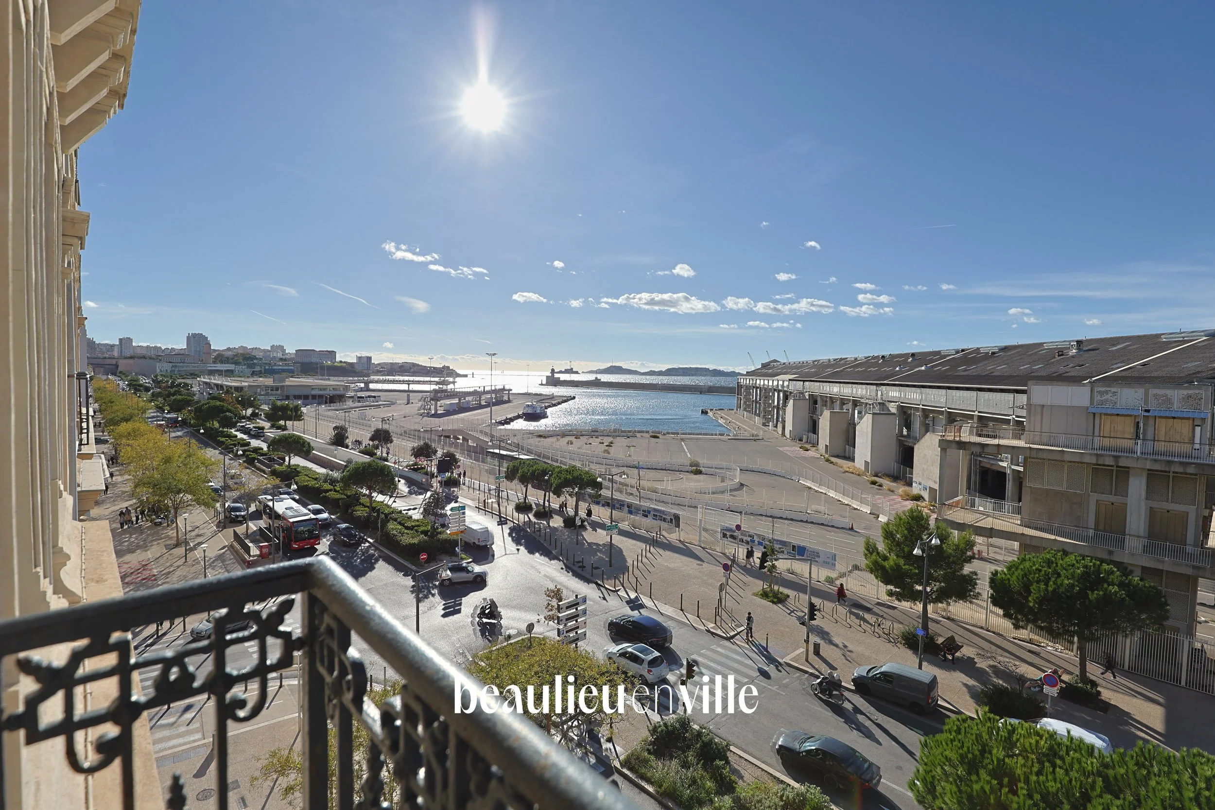QUAI DE LA JOLLIETTE - STUDIO- 35 M2 - VUE MER - 199000€ 