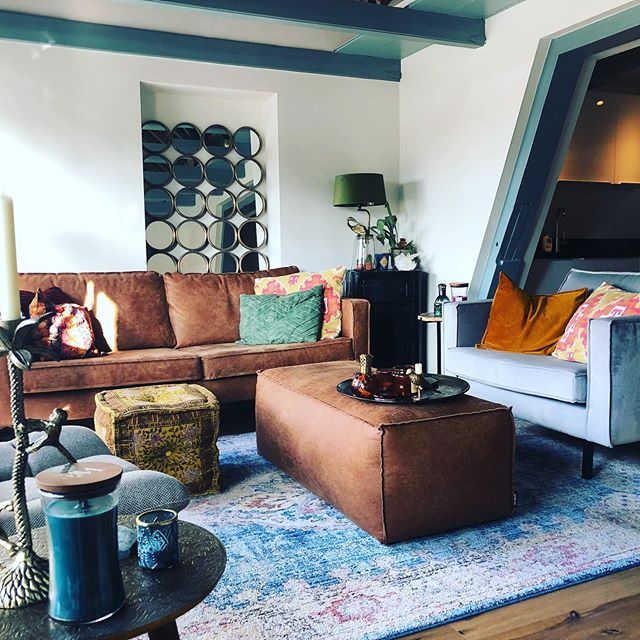 #myhomestyle #homedecor #homedecoration #homesweethome #house #interior #interiorinspiration #vintageinterior #vintage #decoration #bohointeriors #bohoinspiration #bohemianinterior #bohemianstyle #urbanstyle #livingroom #colourfulinteriors #eclectic #eclecticdecor #mirror #sunshine