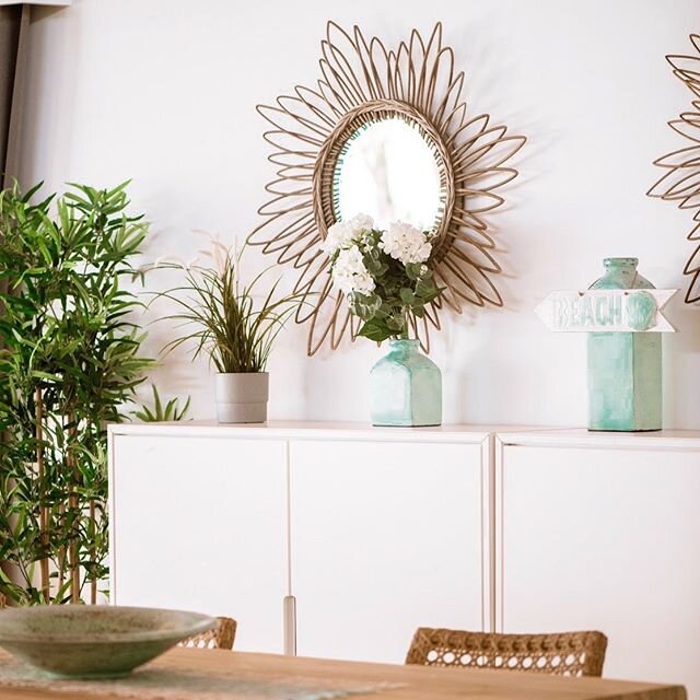 Creating sunshine indoors with these gorgeous rattan mirrors! Wherever you go, no matter what the weather, always bring your own sunshine ☀️🌴