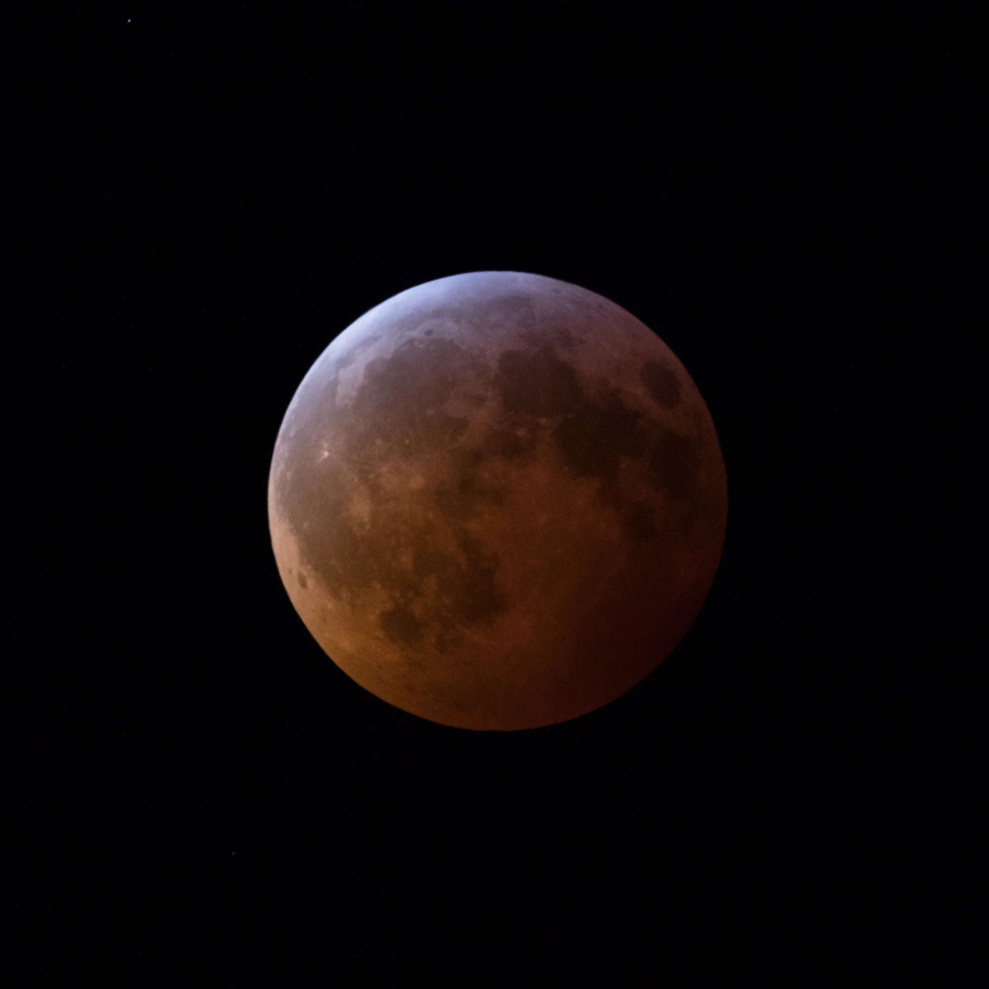 Full eclipse, subtle red colours and nice shadows….would have liked a bit more detail in the shot but this was as good as it got.