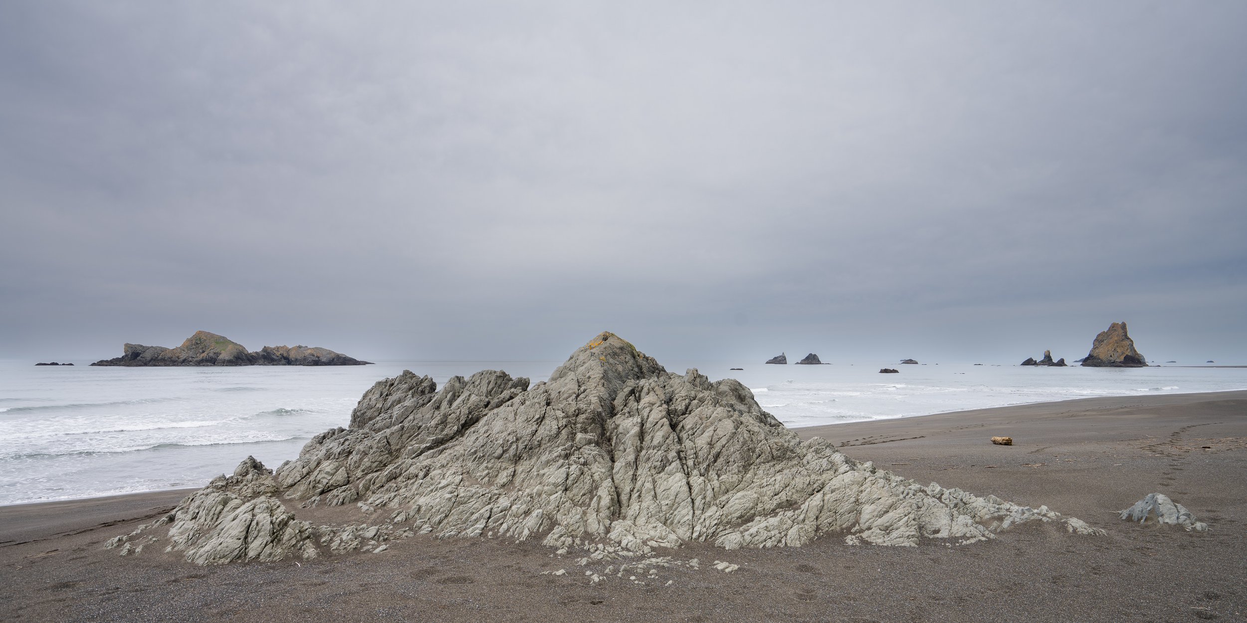 Oregon rocky beachscape pano