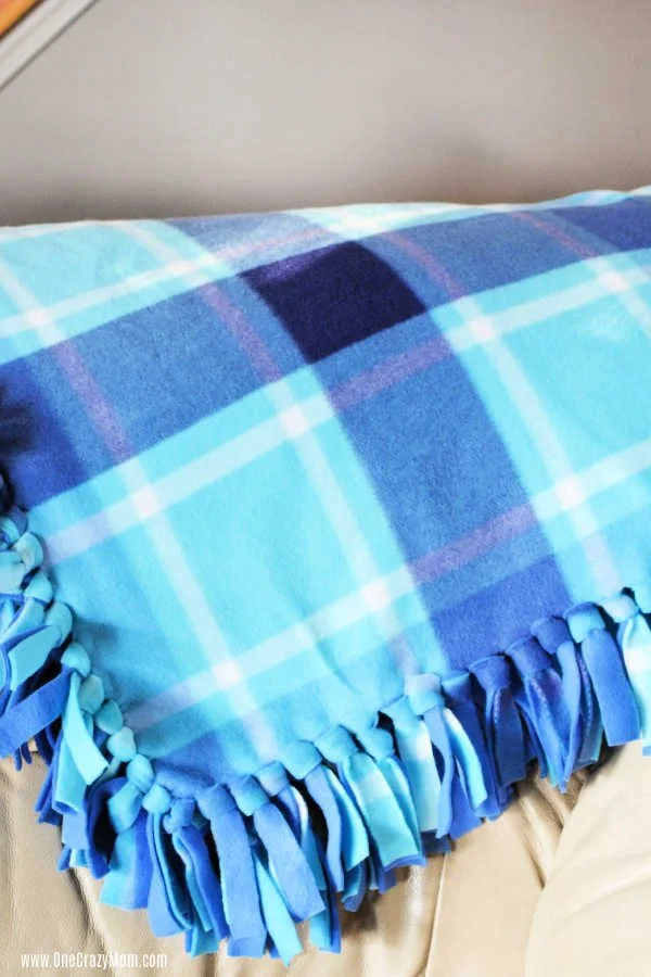 diy-Blanket13.jpg