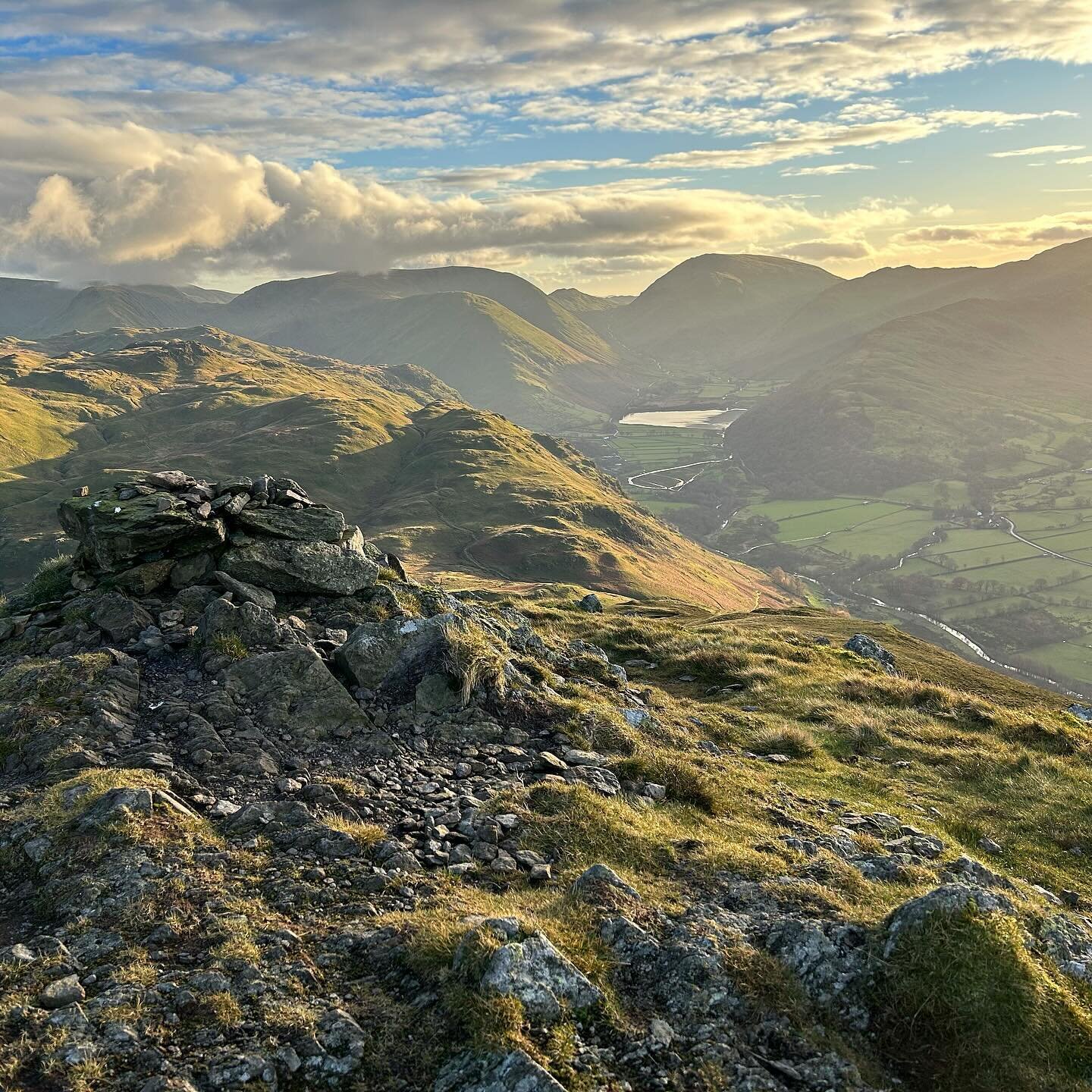 📍 Angletarn Pikes and Place Fell, the Lake District

We did this walk late last year, but I forgot to share anything about it! Angleton Pikes and Place Fell are both absolutely stunning summits with gorgeous views, and were particularly atmospheric 