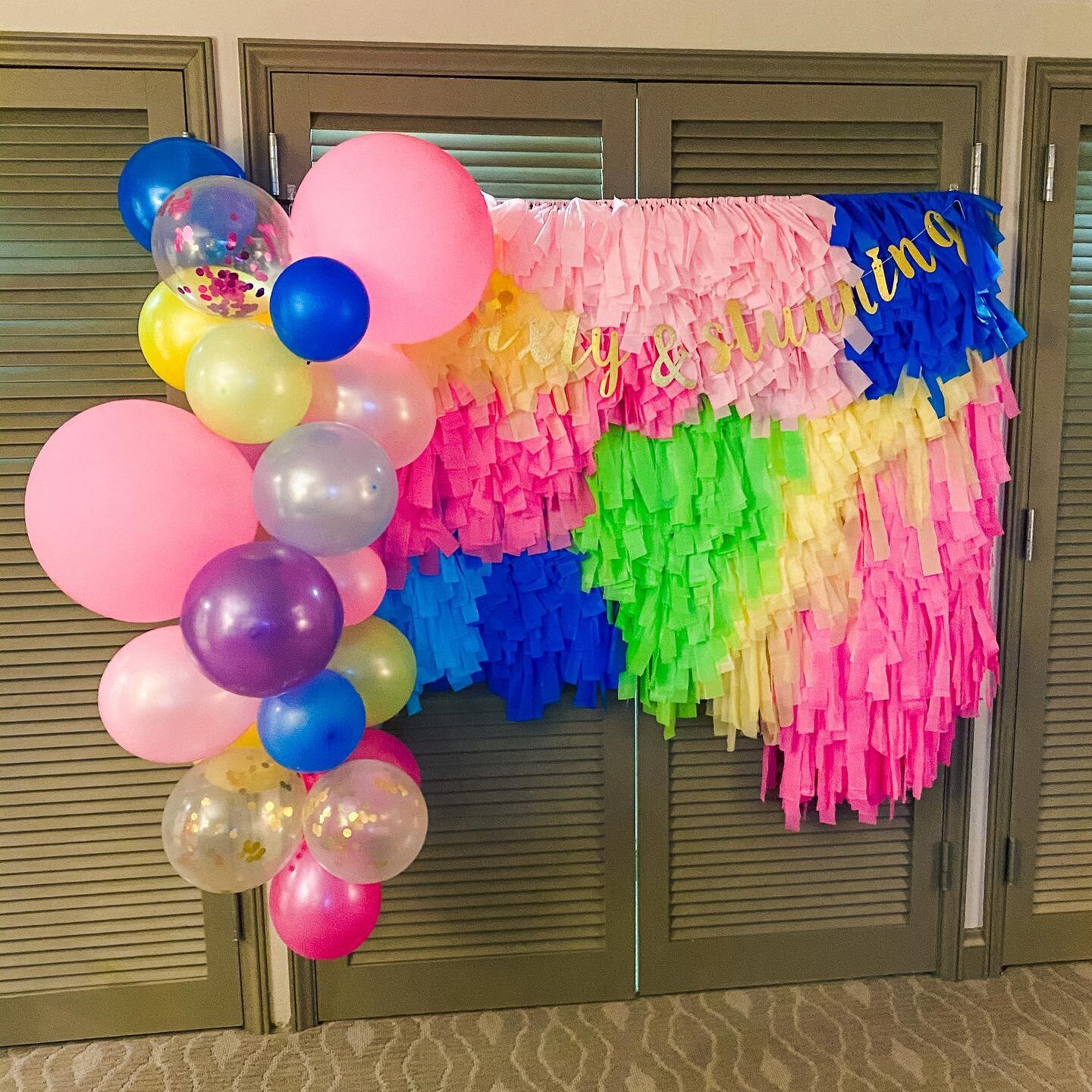 This stunning birthday backdrop is easy to make yourself! Tutorial coming soon ☺️