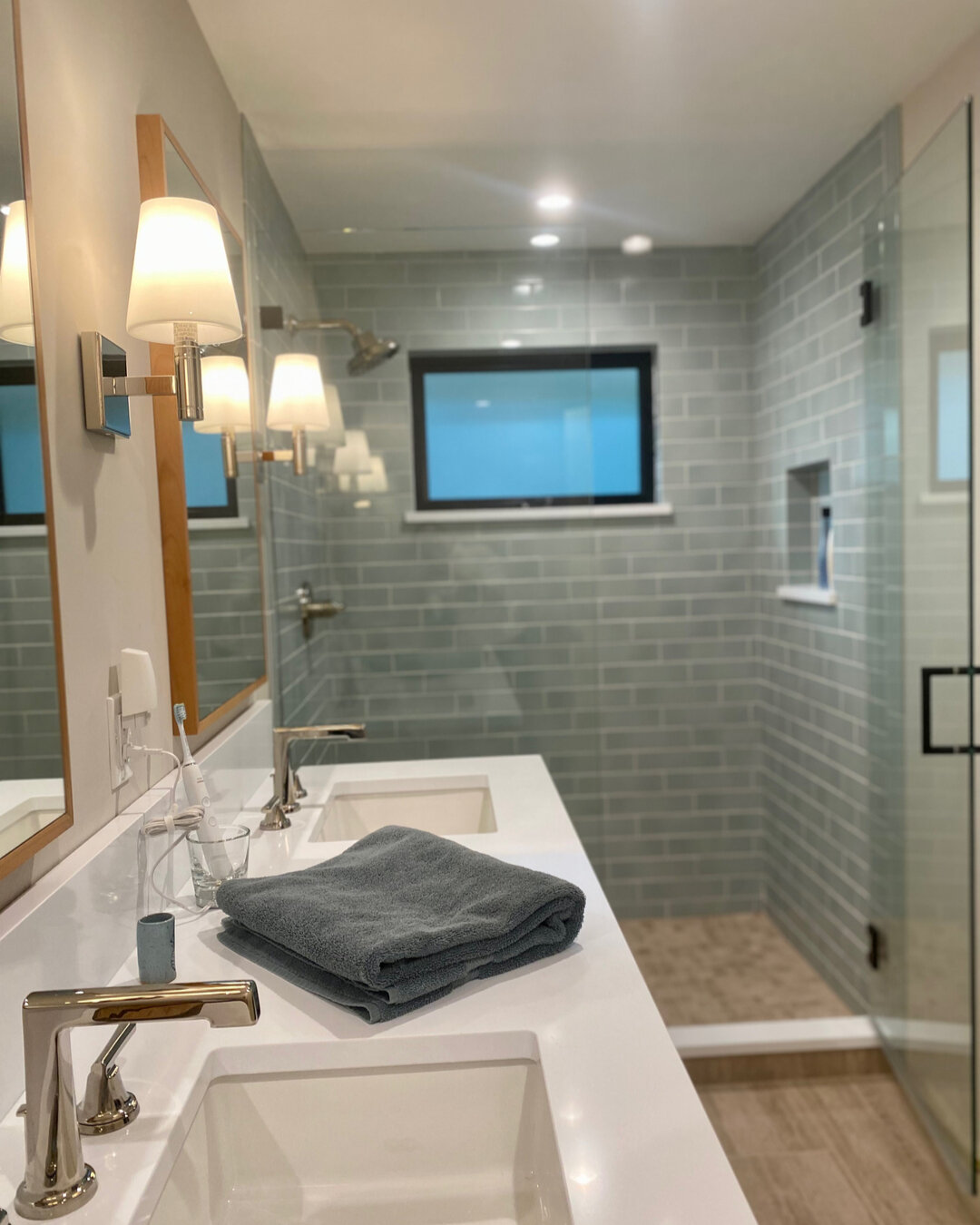 What does your dream bathroom look like? Let Harpole Home help you with the design process. Beautiful materials and playful, elegant color schemes are always a win! ​​​​​​​​​
Design: #HarpoleHomeProjects
Tile: @fireclay Salton Sea
Hardware: brizo #Ha