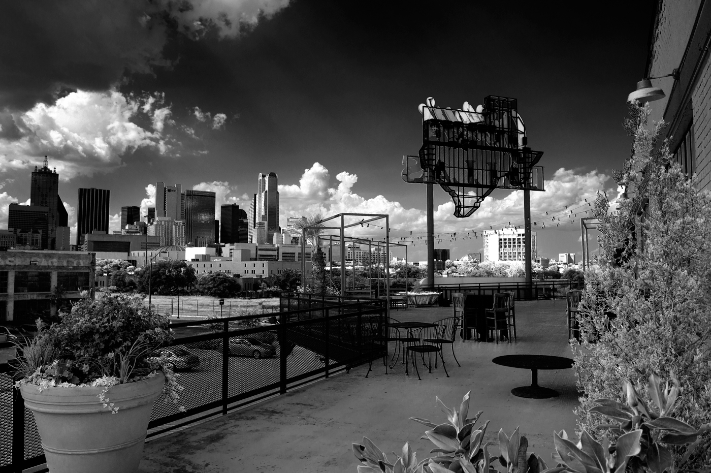 Gilley's-Dallas-Patio.jpg