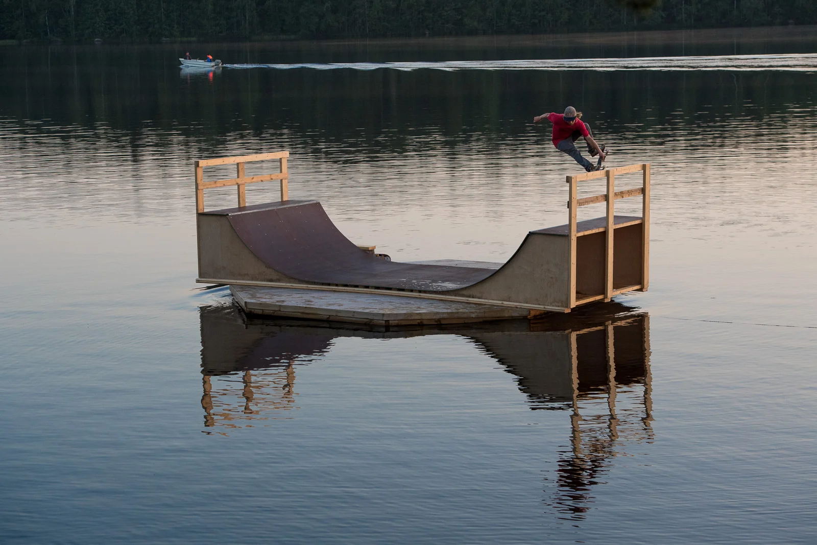 RoopeTonteri_FloatingRamp_Blotto_6585.jpg