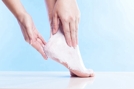 8 facts about cracked heels
