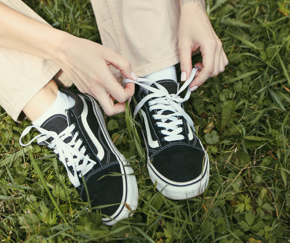 Visual Reference: How Tying Your Shoelaces Too Tight Hurts Your Feet