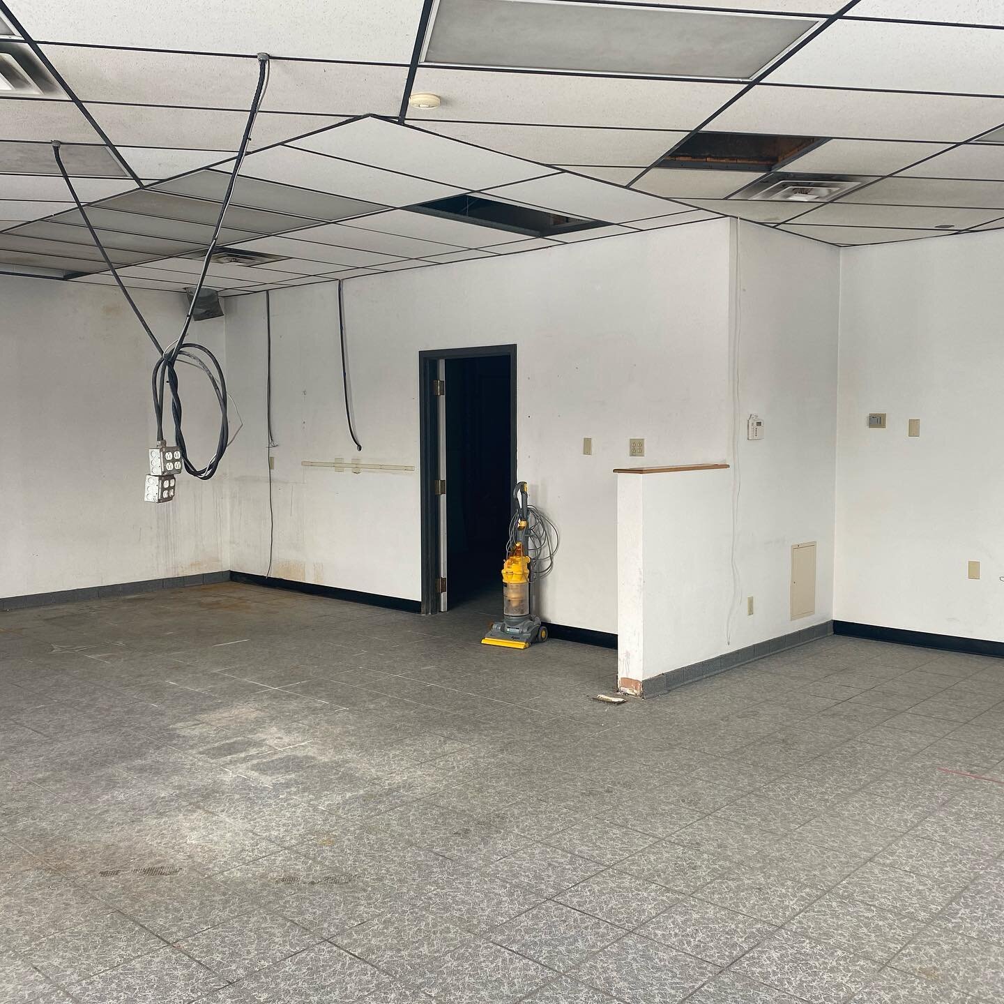 How it started➡️How it&rsquo;s going
Stop by, say hi and check out our new space! 425 N 5th St W-Suite A 
#toporealestate#missoularealestate #montanarealestatebrokers #makingmissoulahome