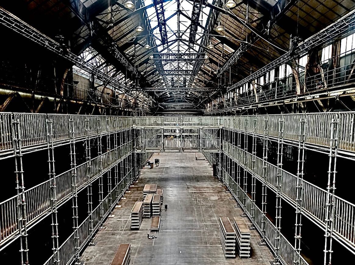 The film festival @ruhrtriennale occurred in old industrial halls at Ruhrgebiet - we built this - have fun! 
__________________
📷: @wlokaalbert 
#ruhrtriennale #ruhrgebiet #ruhrpott #ruhrpottromantik #ruhrtriennale2023 #filmfestival #industry #indus