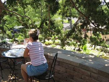 Tables and chairs are provided for visitors to relax. The walls overlooking the Garden are designed to also serve as seating.