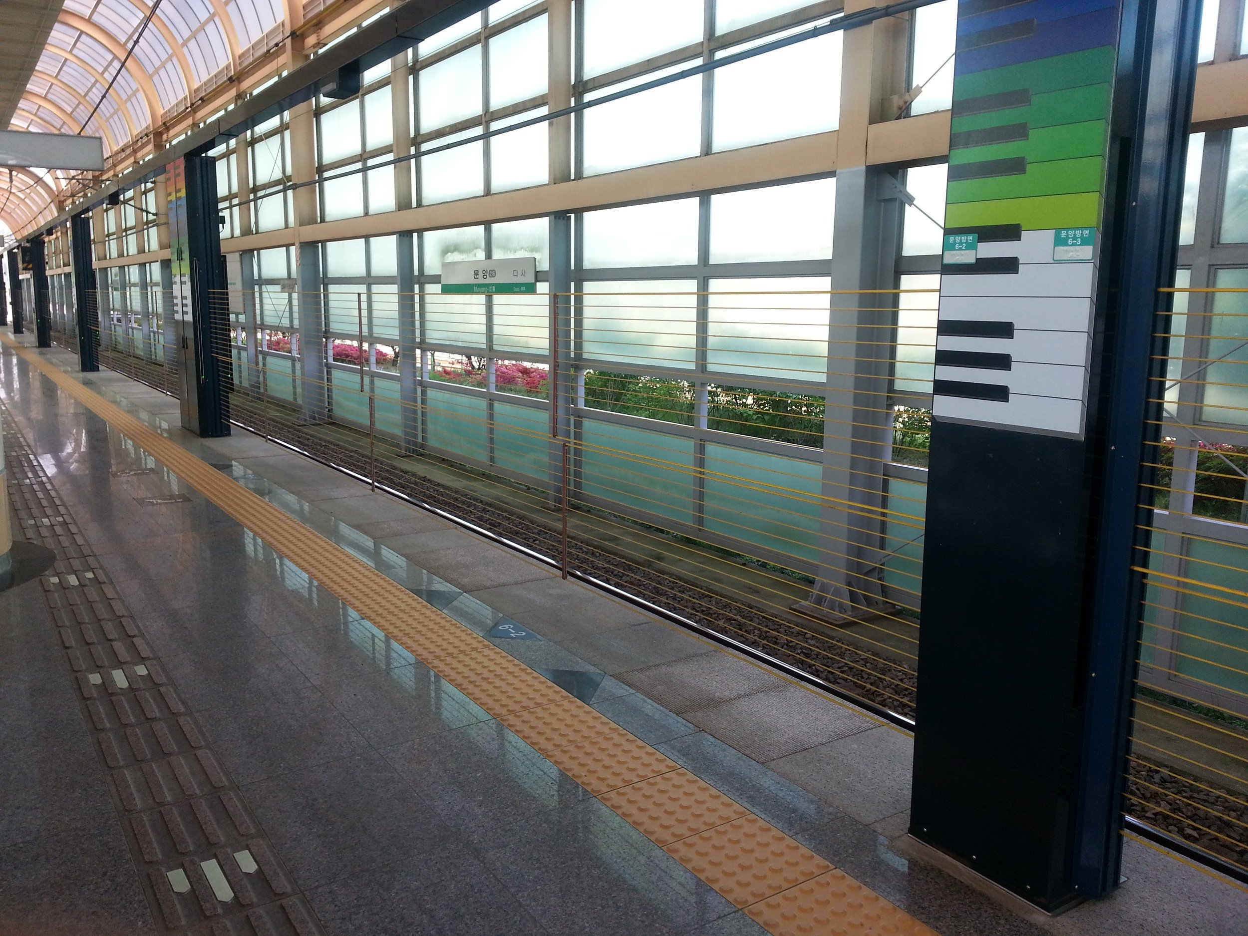 Rope Platform Screen Doors, Daegu (click for credit)