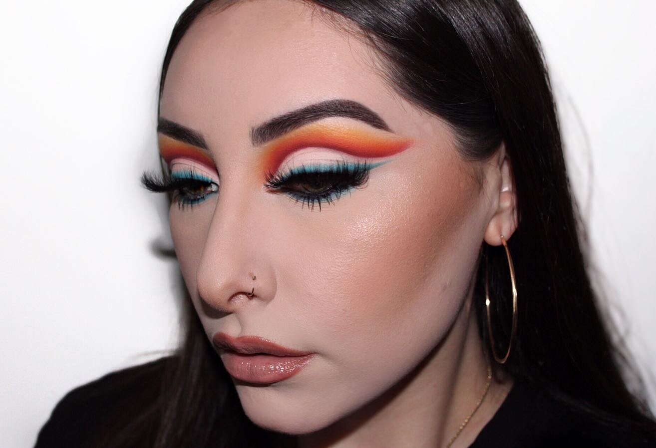 Decided to recreate an old look I did 3-4 years ago and I&rsquo;m in love 🦋🧡
.
.
.
✨GLAM BREAKDOWN✨
_ @esteelauder Double Wear foundation
_ @maccosmetics  Pro Long wear concealer 
_ @lauramercier Translucent powder 
_ @sc Micro Smooth powder
_ @fen