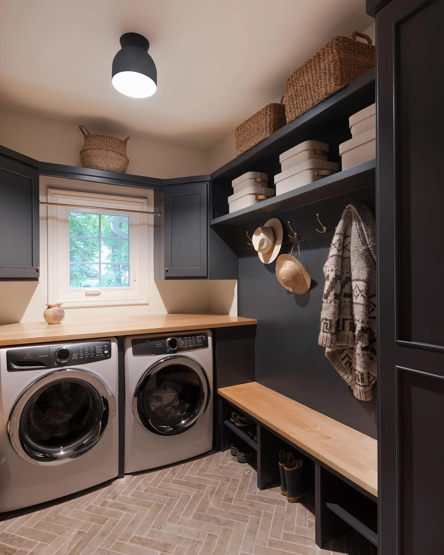 Small space. Big function. Oh, and herringbone stone floors don&rsquo;t hurt. Design: @abbyguild Photo: @katehorganphoto
&bull;

&bull;

&bull;

#designinspo #interiorinspo #interiordesigner #interiordesign #interiordecor #interiordesigninspo #homede