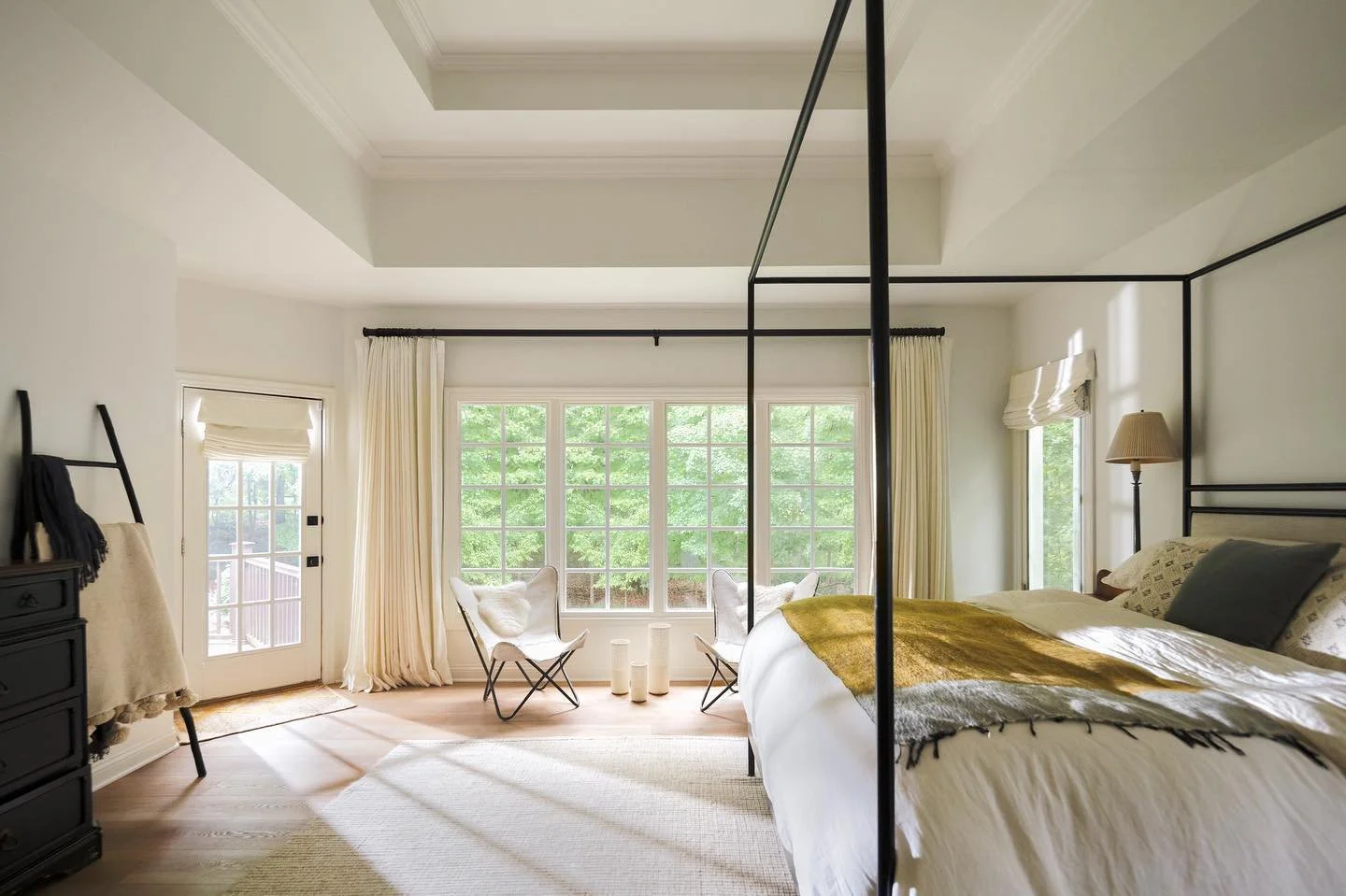 Primary serenity. Design: @abbyguild Photo: @katehorganphoto &bull;

&bull;

&bull;

#designinspo #interiorinspo #interiordesigner #interiordesign #interiordecor #interiordesigninspo #homedecor #homedesign #interiorinspiration